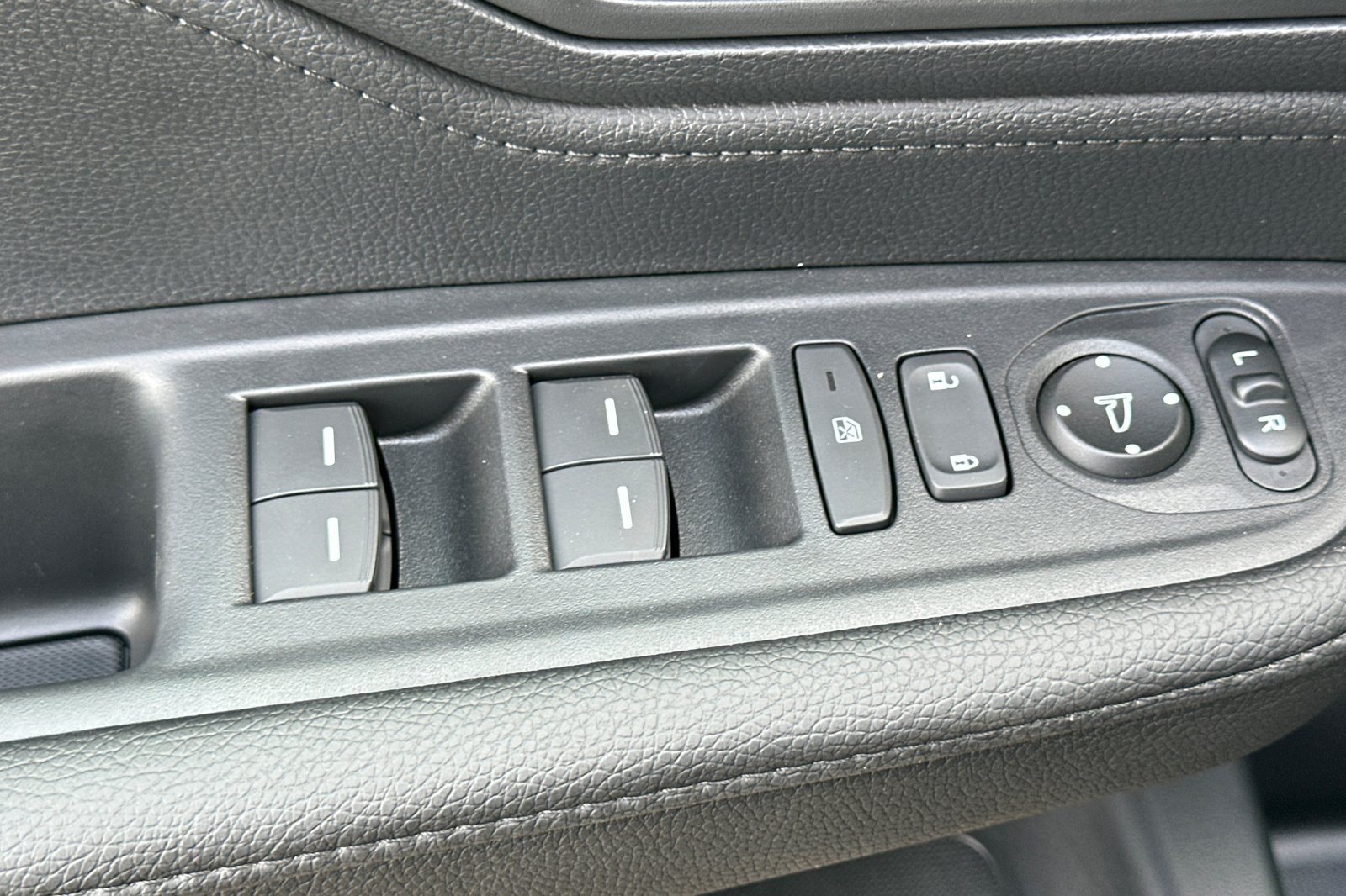 Used 2026 Solar Silver Metallic Honda Sport-L image 12