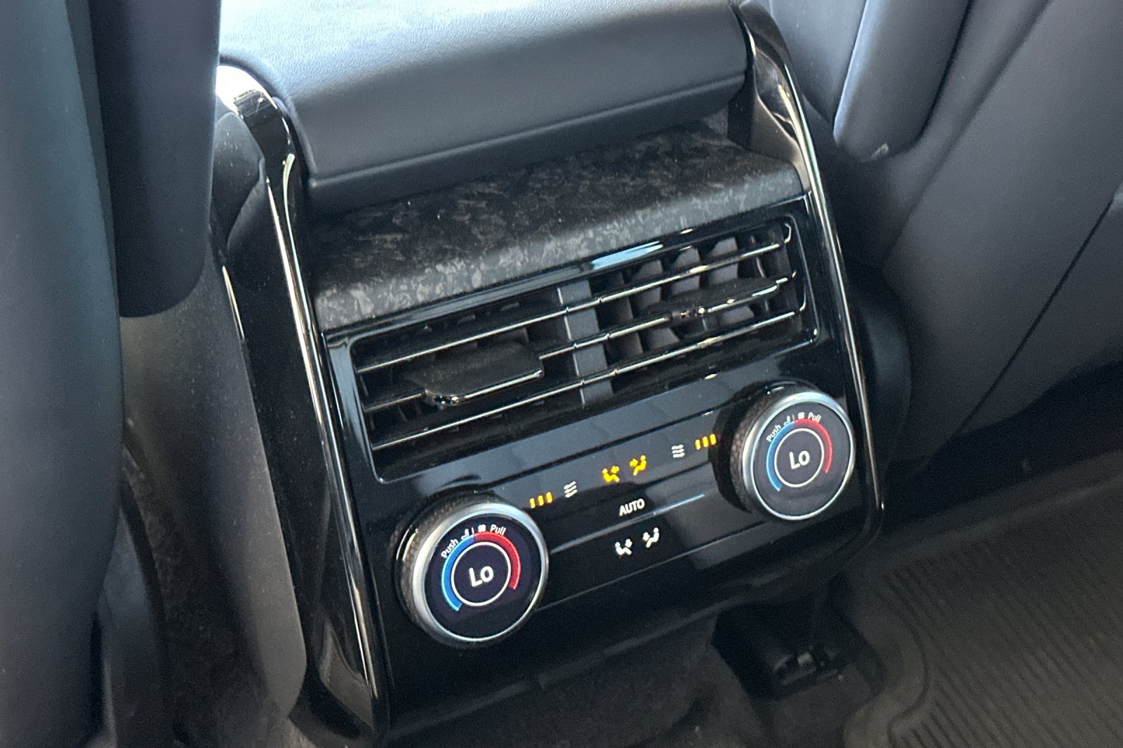 Used 2023  Land Rover First Edition image 15