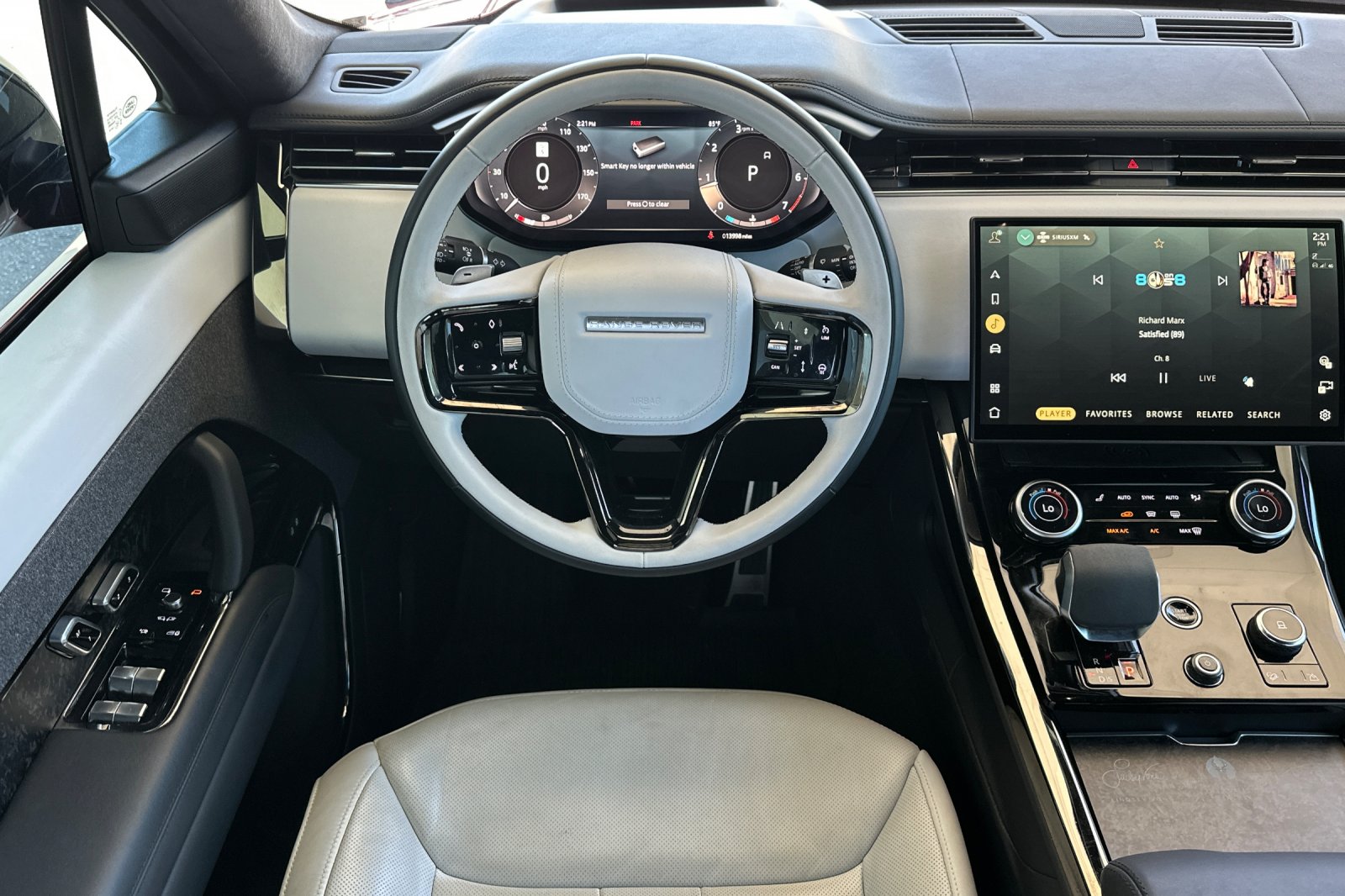 Used 2023  Land Rover First Edition image 17