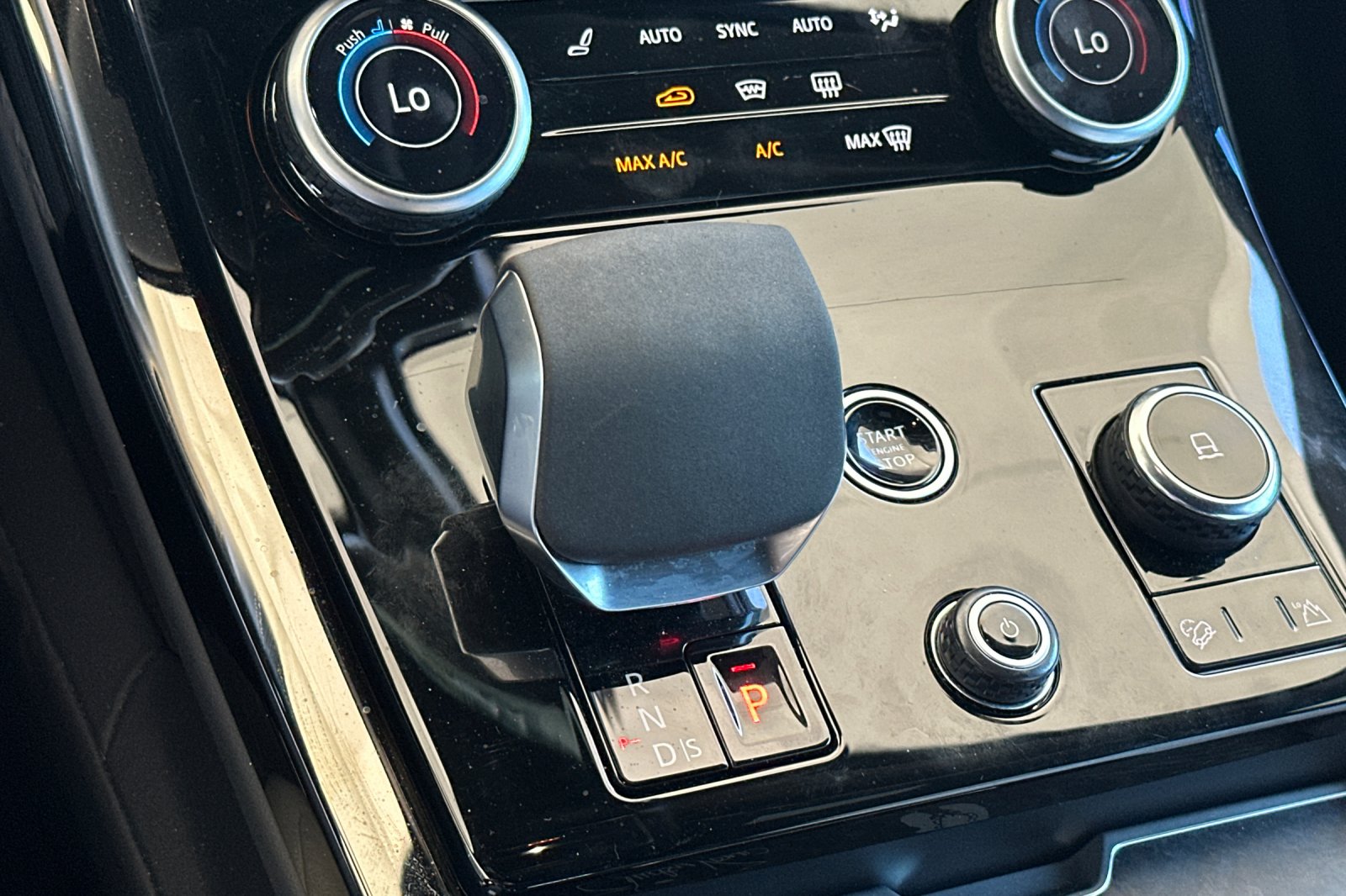 Used 2023  Land Rover First Edition image 26