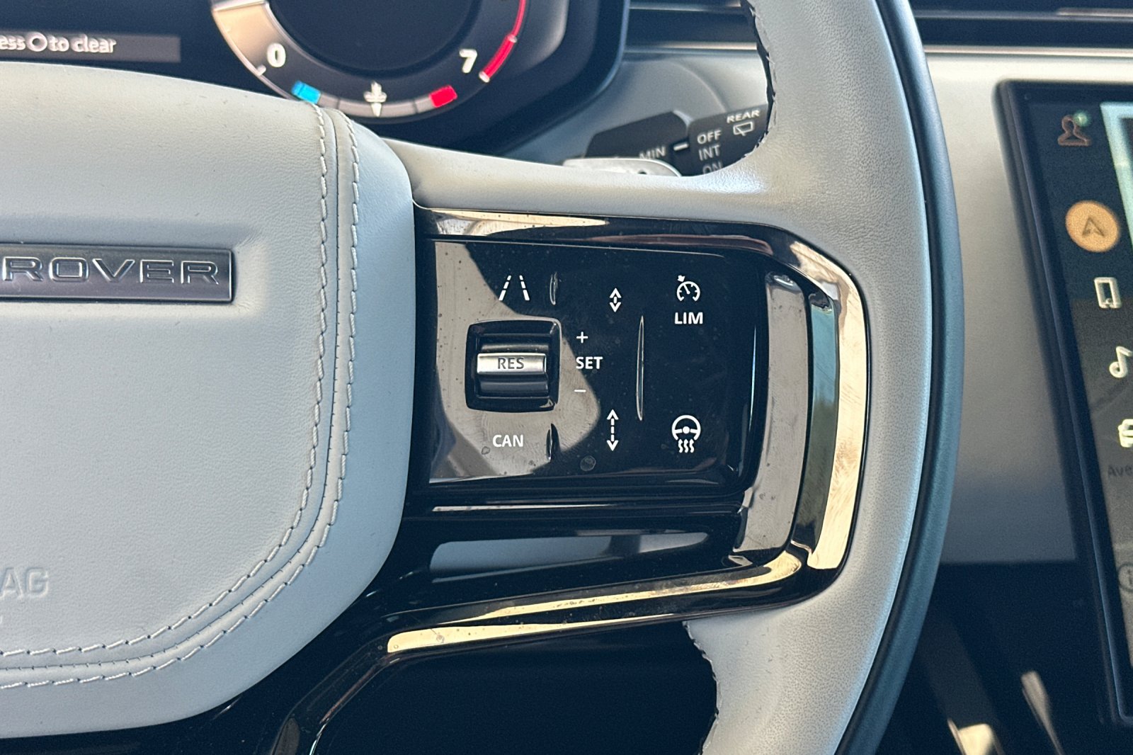 Used 2023  Land Rover First Edition image 30