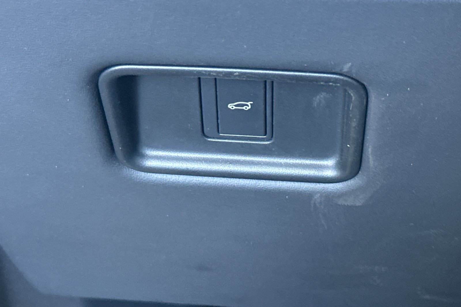 Used 2023  Land Rover First Edition image 33