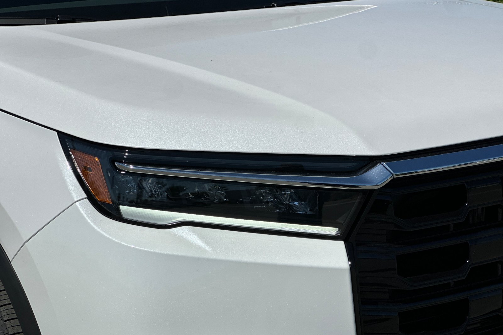 New 2026 Platinum White Pearl Honda Touring image 31