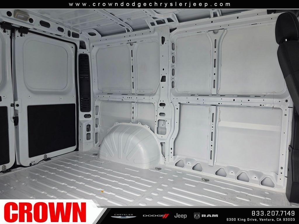 New 2026 Bright White Clear-Coat Exterior Paint RAM Low Roof image 39