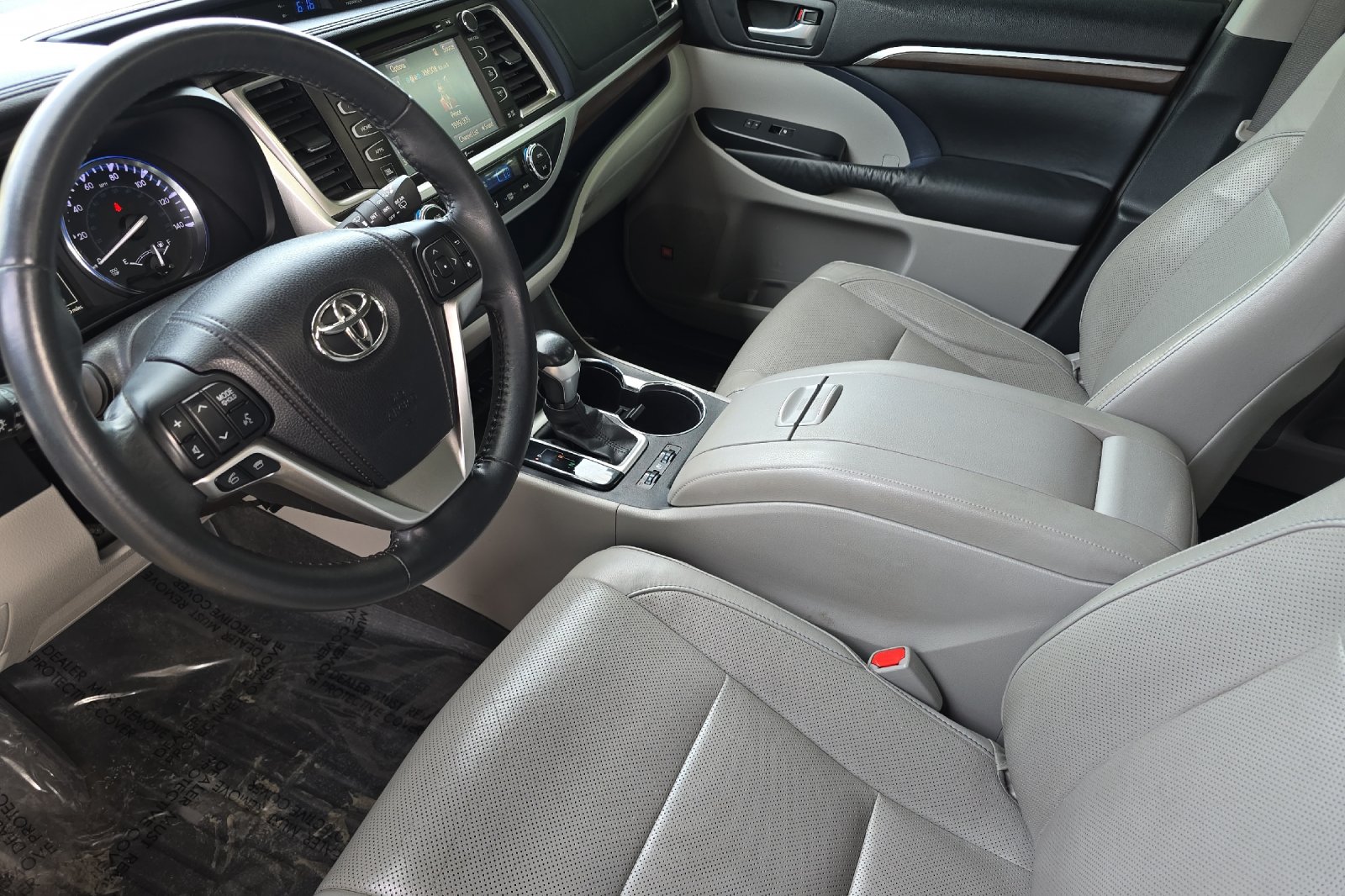 Used 2014 Silver Toyota Limited image 7