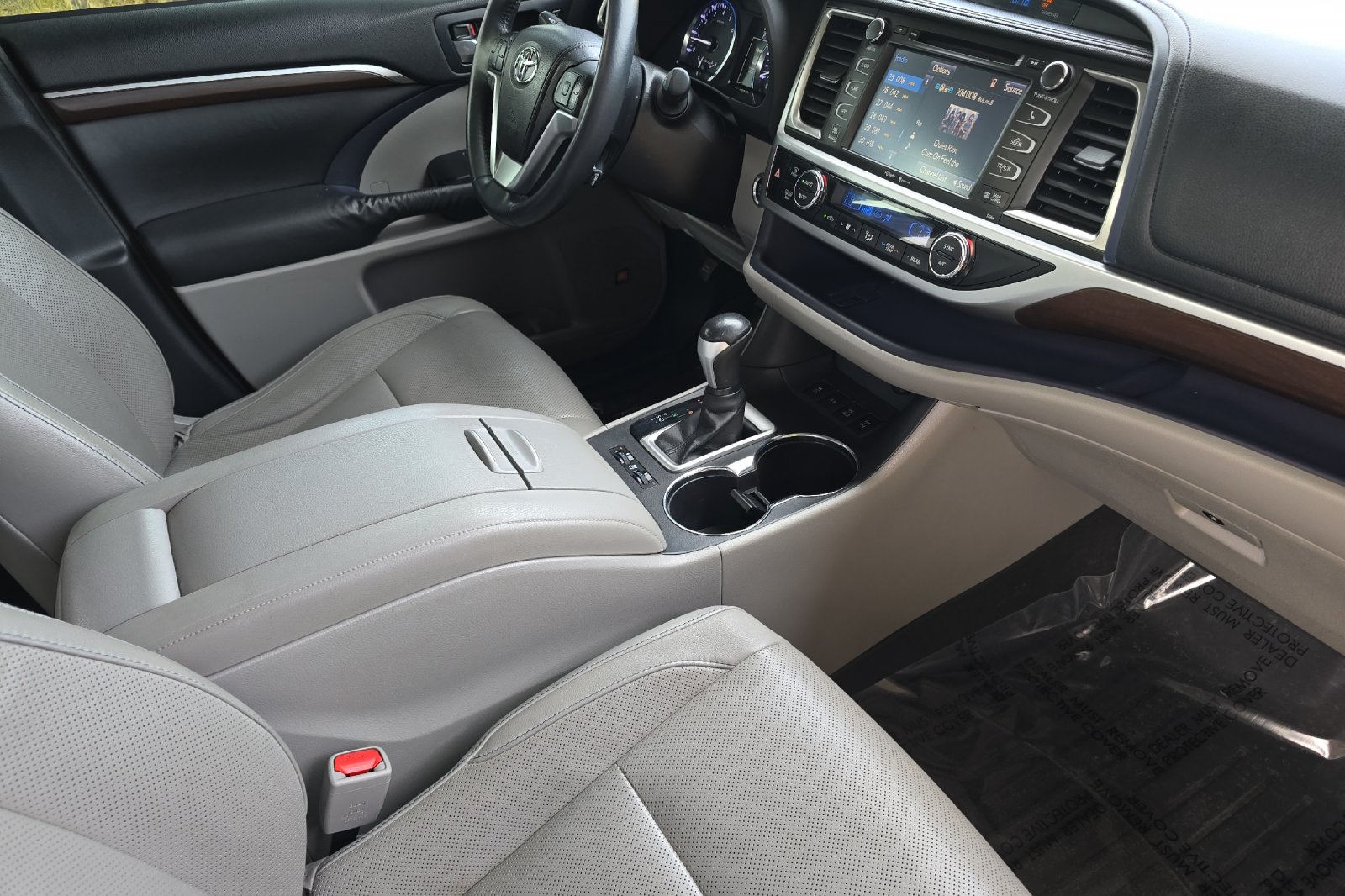 Used 2014 Silver Toyota Limited image 14