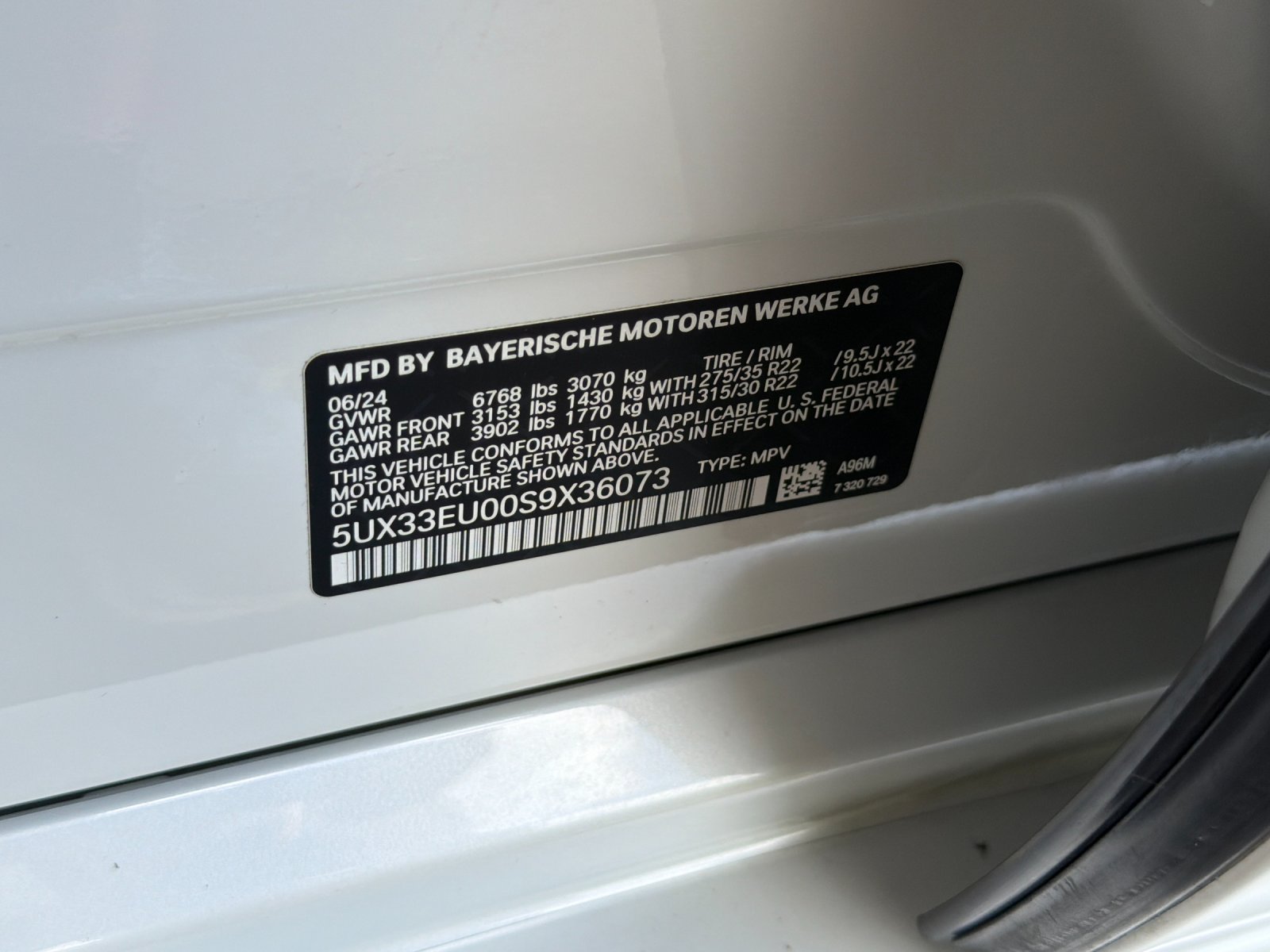 Used 2025 White Metallic BMW M60i 4D Sport Utility image 37