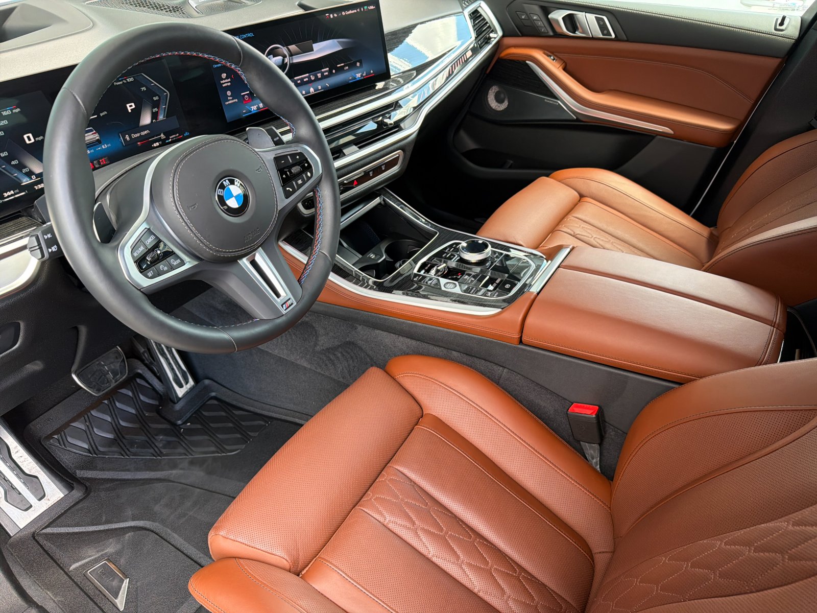 Used 2025 White Metallic BMW M60i 4D Sport Utility image 11