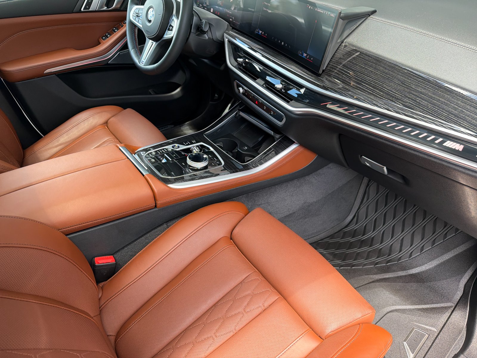 Used 2025 White Metallic BMW M60i 4D Sport Utility image 20