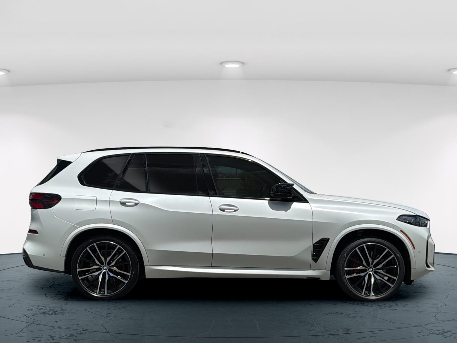 Used 2025 White Metallic BMW M60i 4D Sport Utility image 8