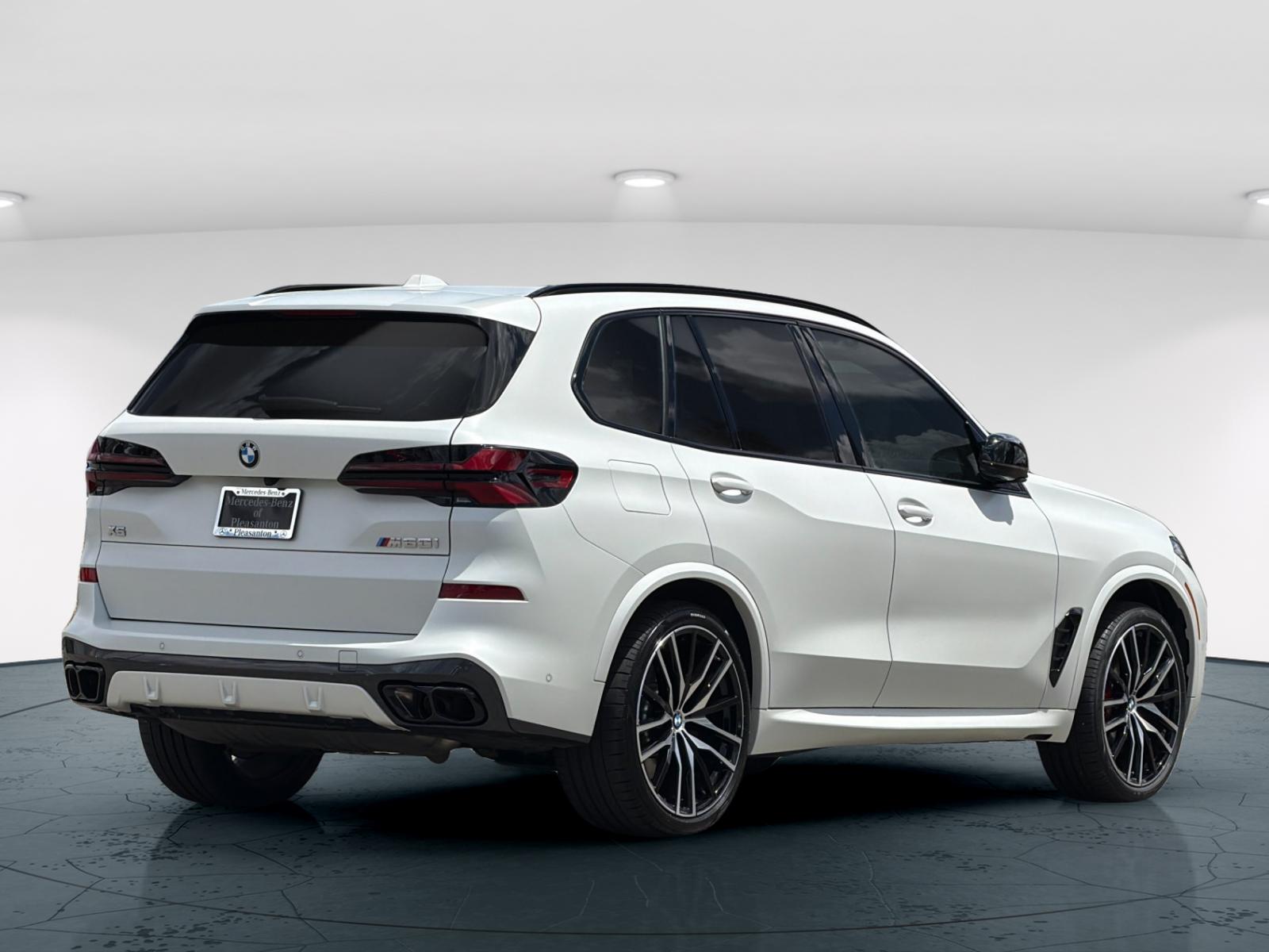 Used 2025 White Metallic BMW M60i 4D Sport Utility image 7