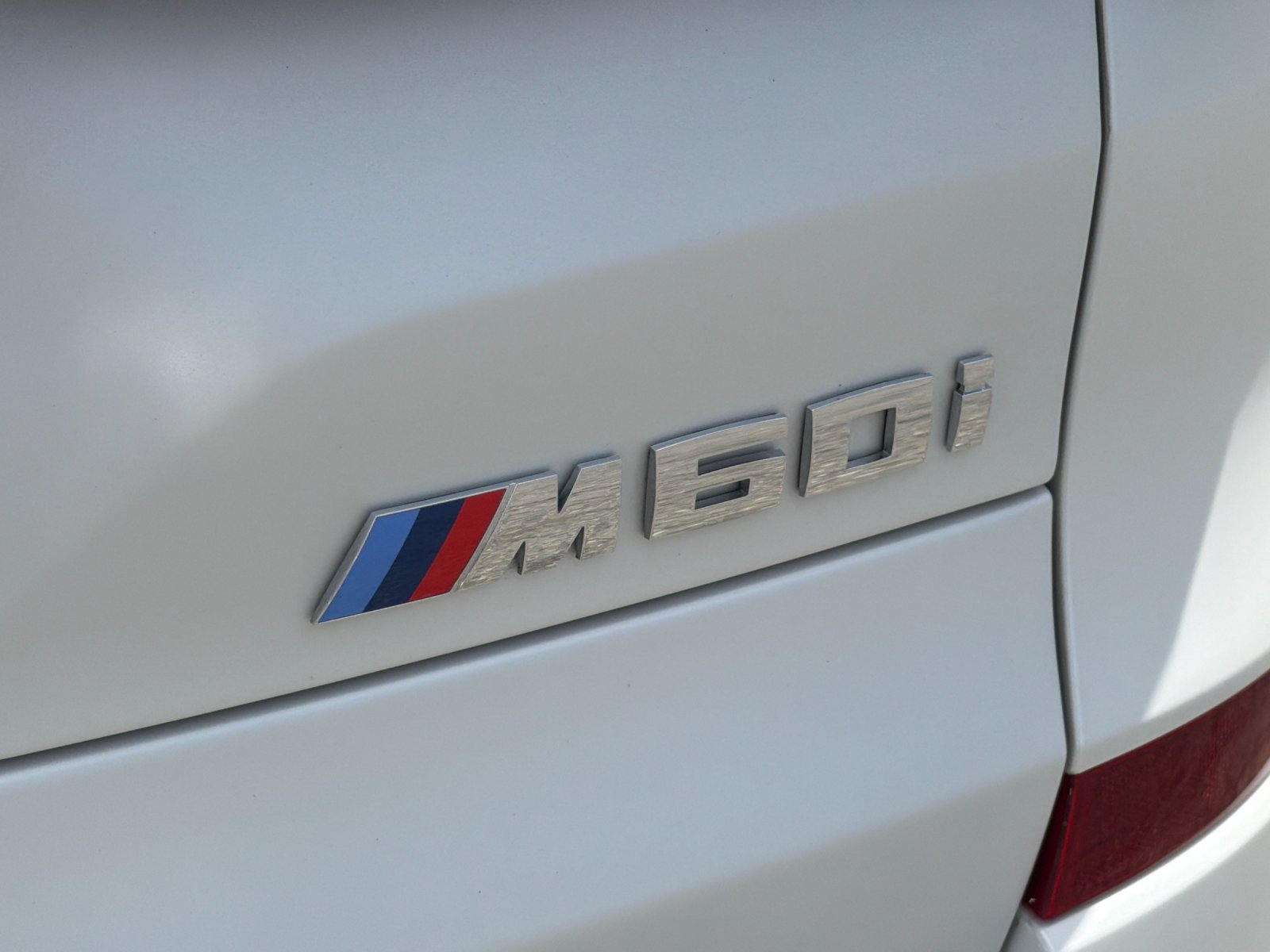 Used 2025 White Metallic BMW M60i 4D Sport Utility image 36