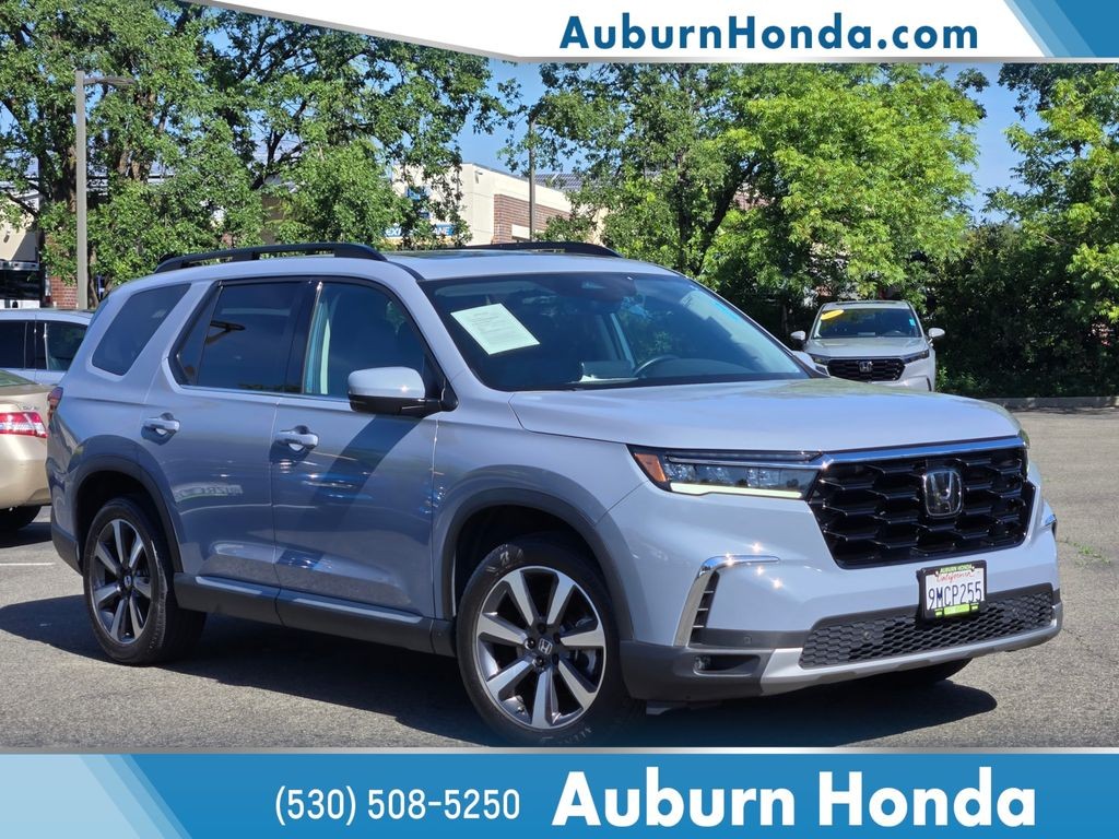 2025 Honda Pilot Touring AWD's photo