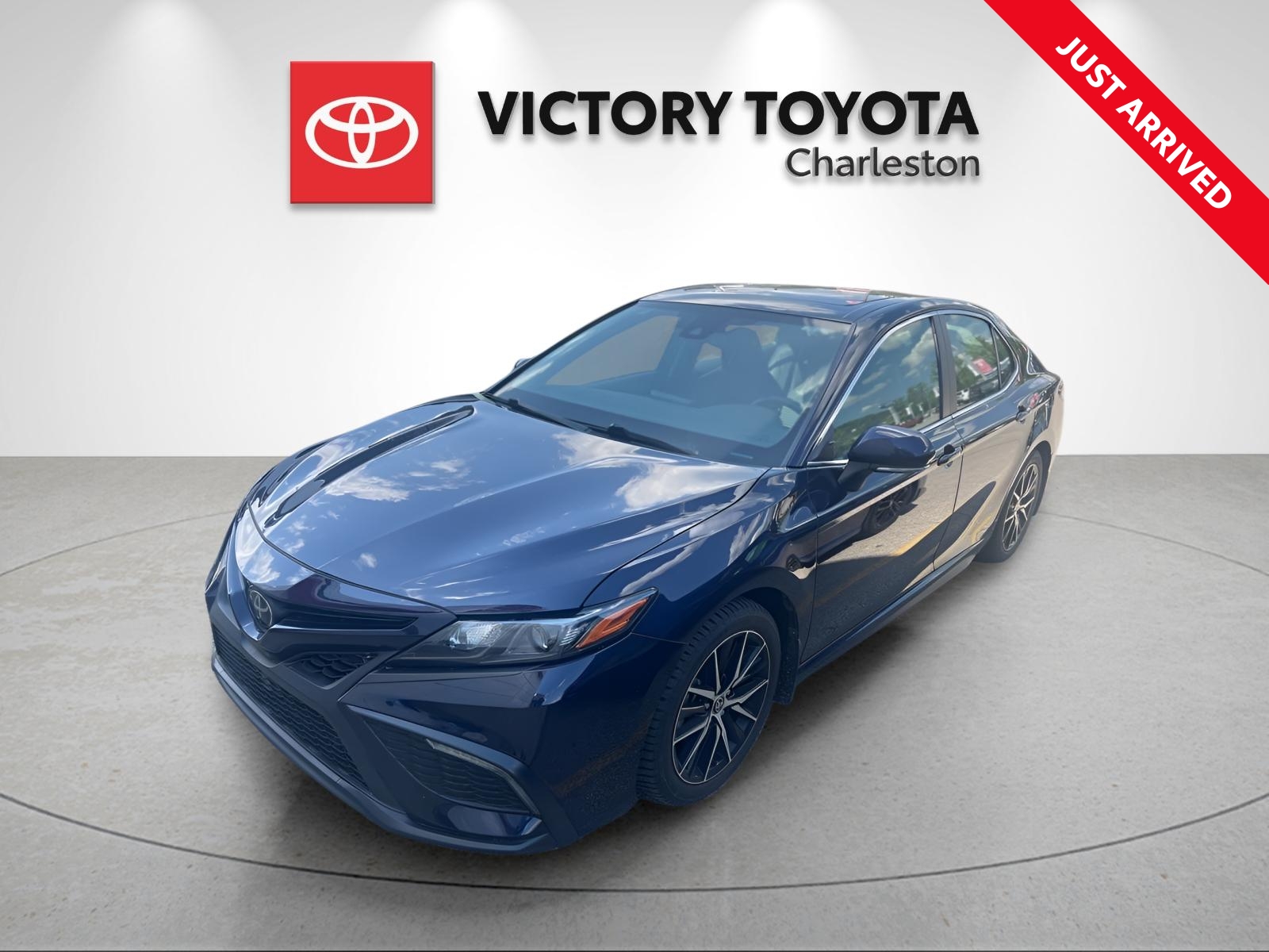 2022 Toyota Camry SE's photo