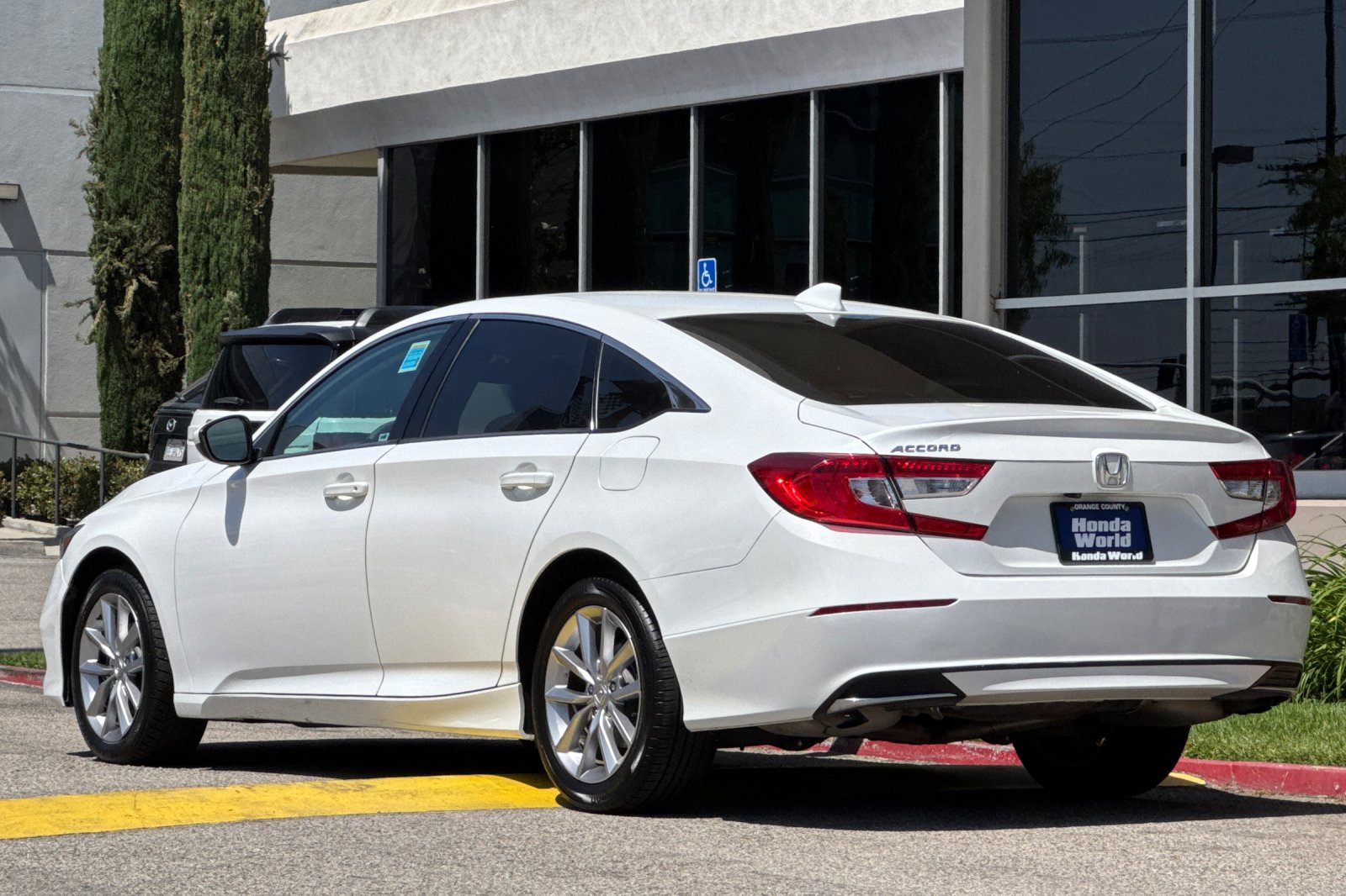 Certified Used 2022 Platinum White Pearl Honda LX image 6