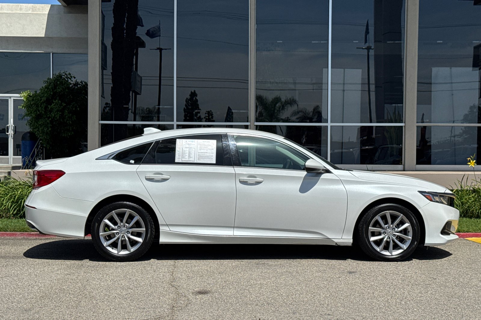 Certified Used 2022 Platinum White Pearl Honda LX image 3