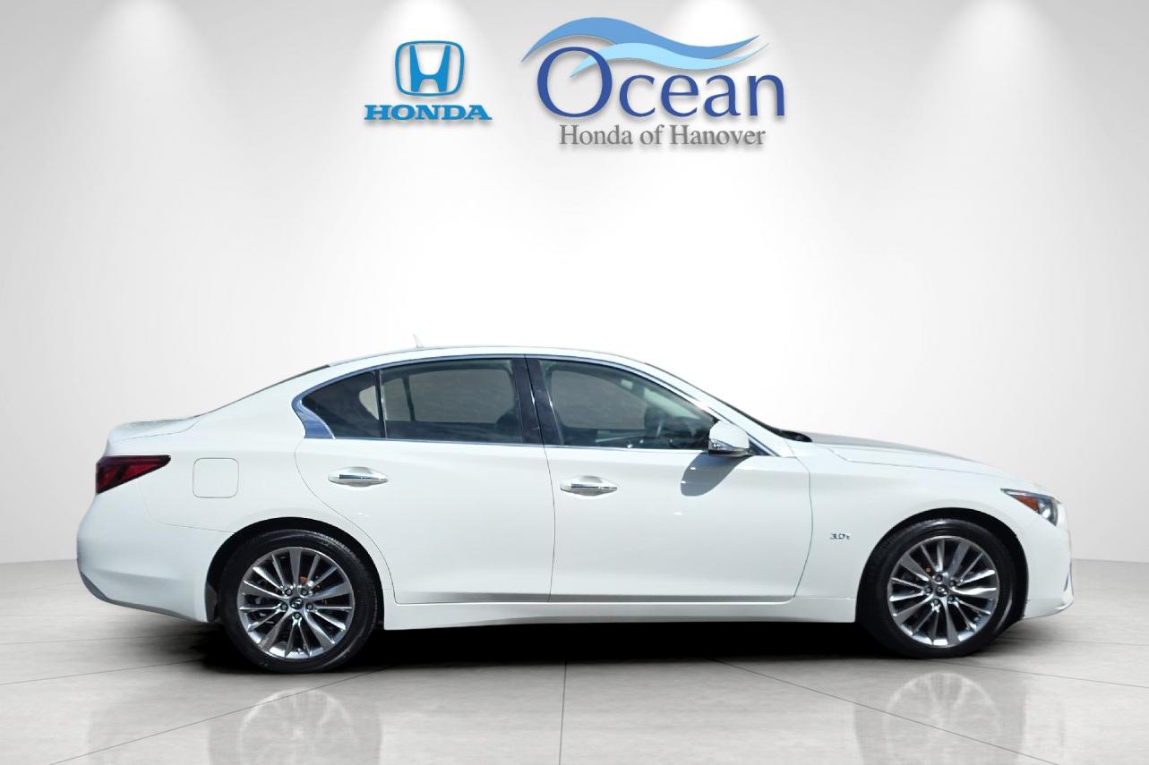 Used 2018 Pure White INFINITI 3.0t LUXE image 2