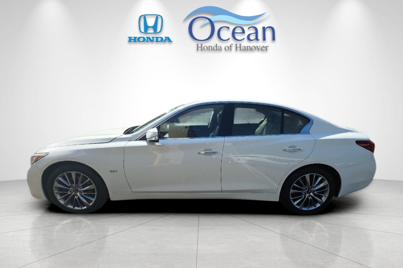 Used 2018 Pure White INFINITI 3.0t LUXE image 6