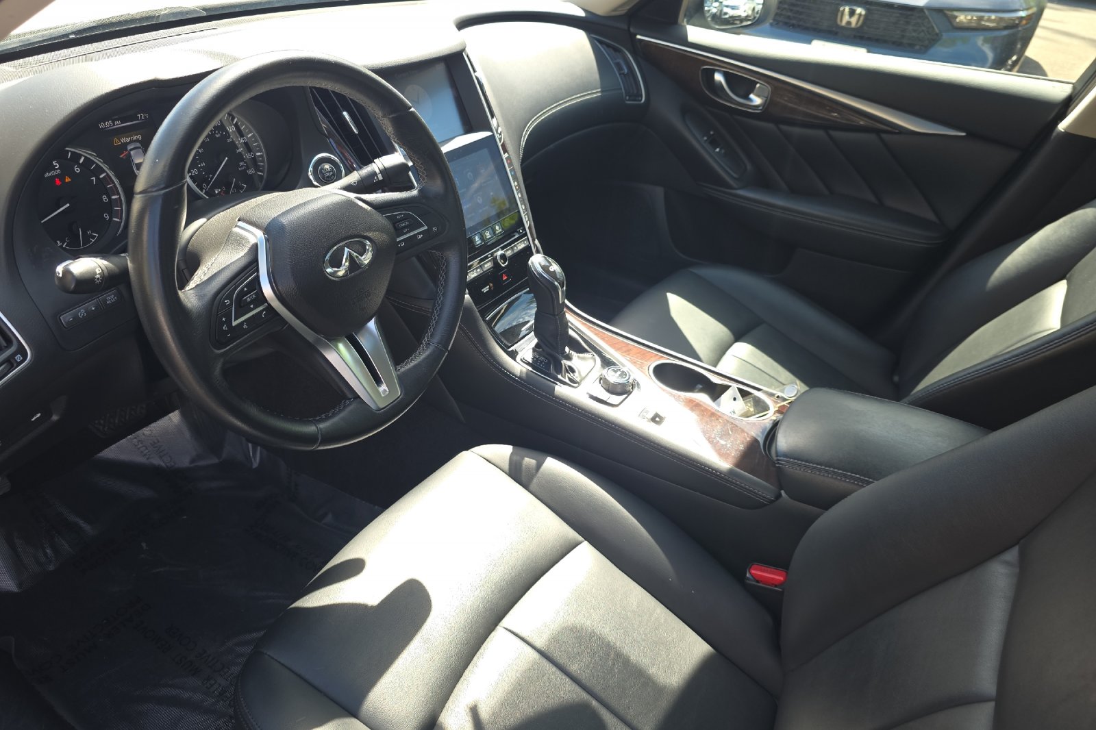 Used 2018 Pure White INFINITI 3.0t LUXE image 11