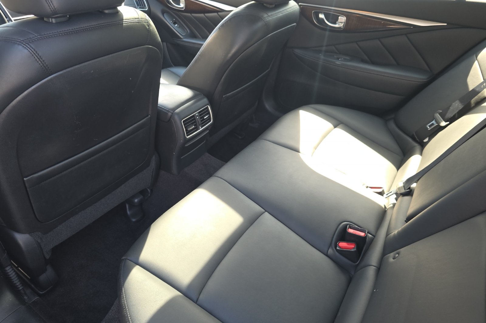 Used 2018 Pure White INFINITI 3.0t LUXE image 13