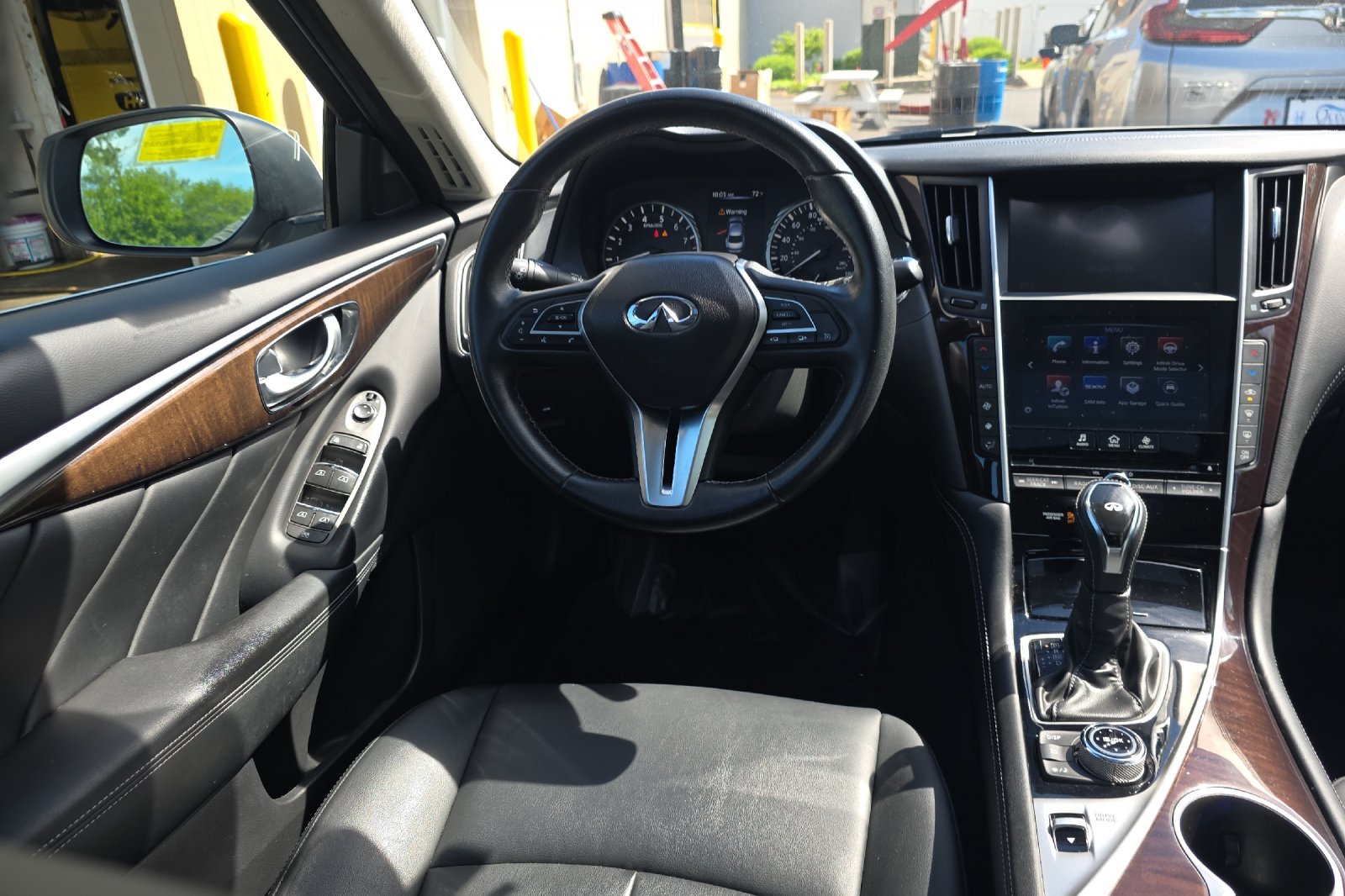 Used 2018 Pure White INFINITI 3.0t LUXE image 15