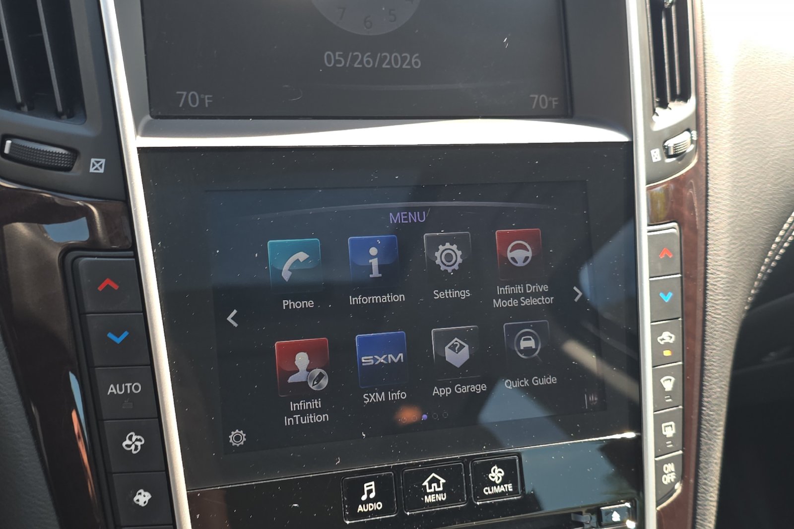 Used 2018 Pure White INFINITI 3.0t LUXE image 18