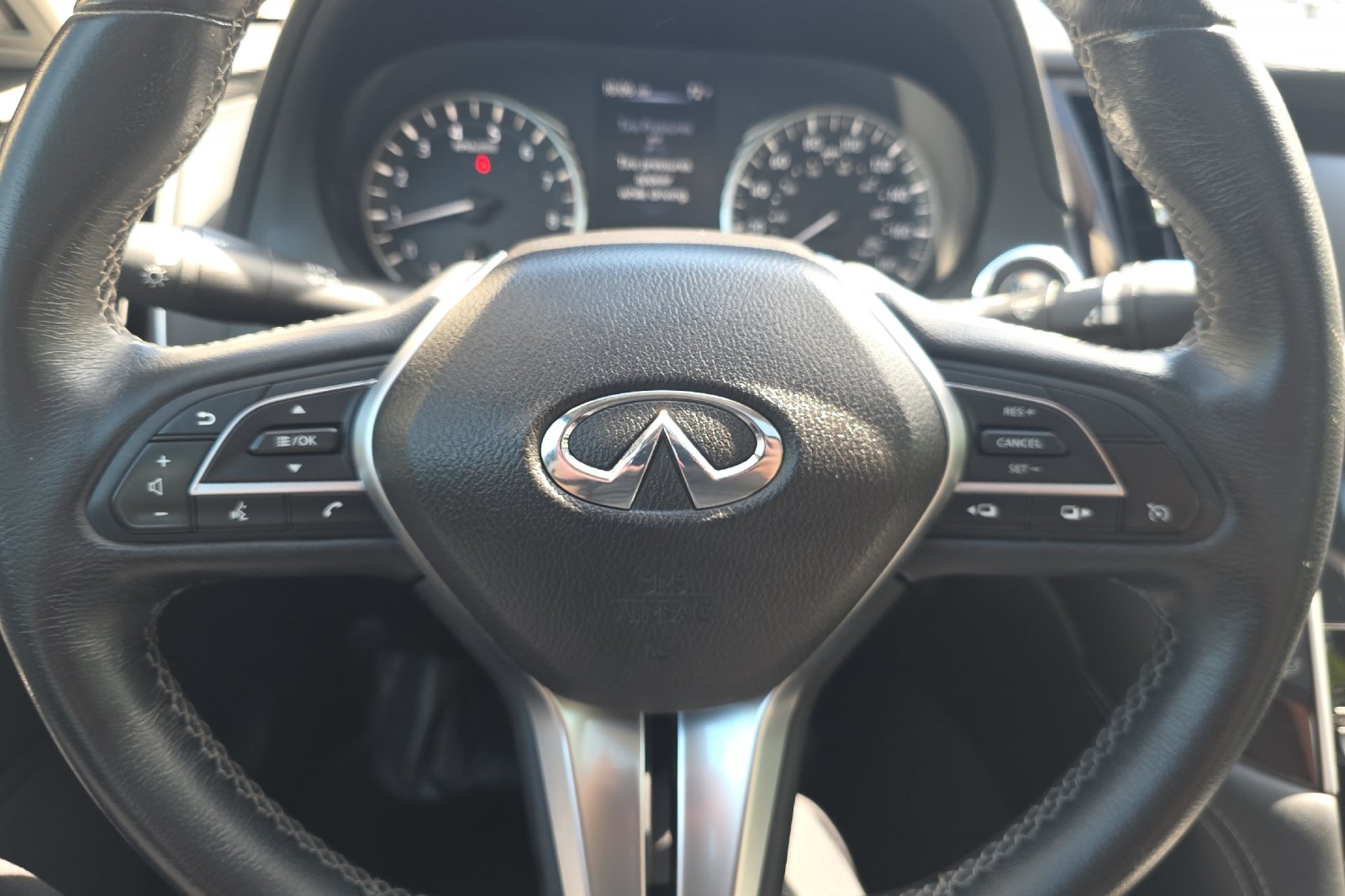 Used 2018 Pure White INFINITI 3.0t LUXE image 22