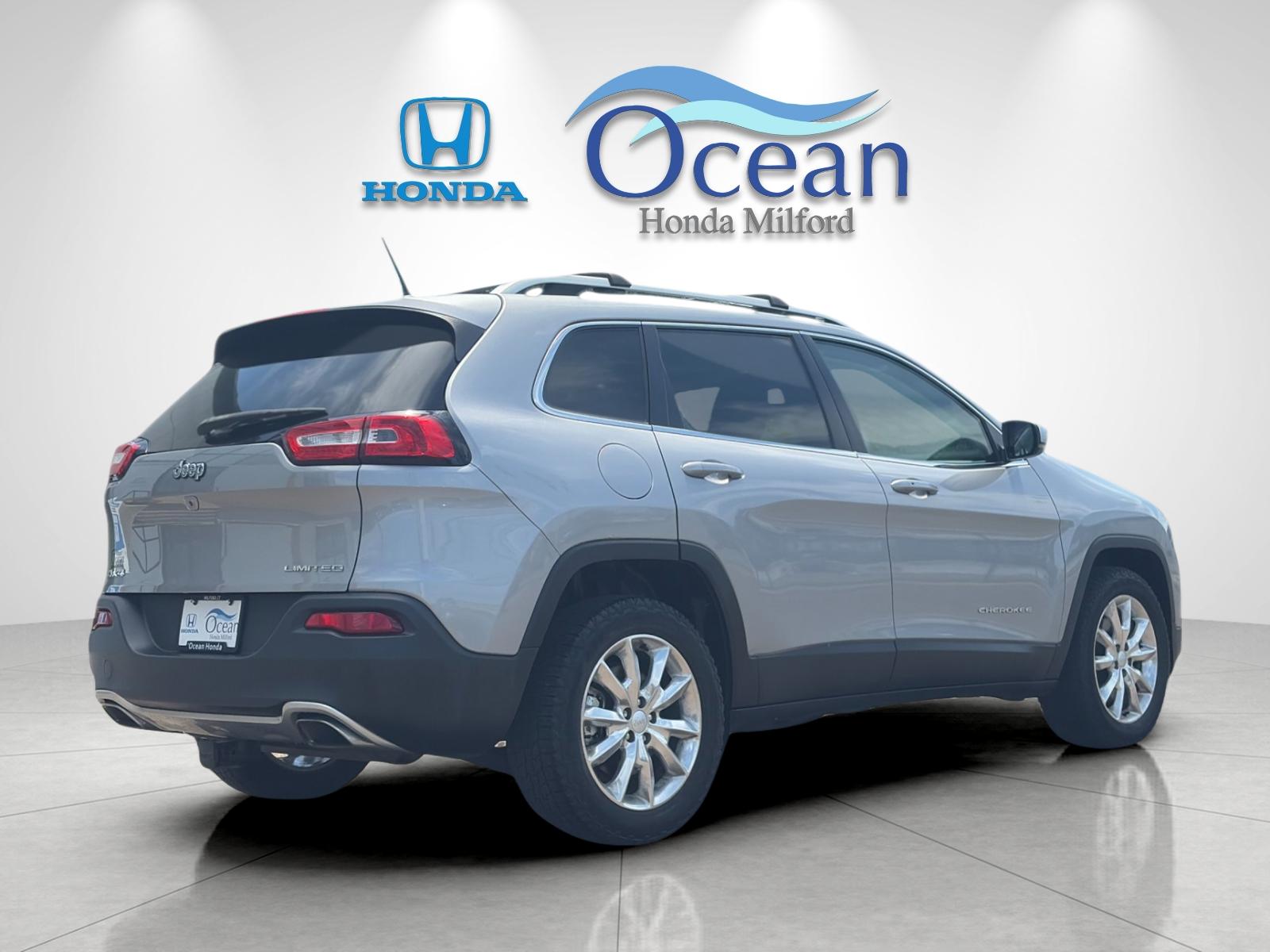 Used 2017 Billet Silver Metallic Jeep Limited image 3