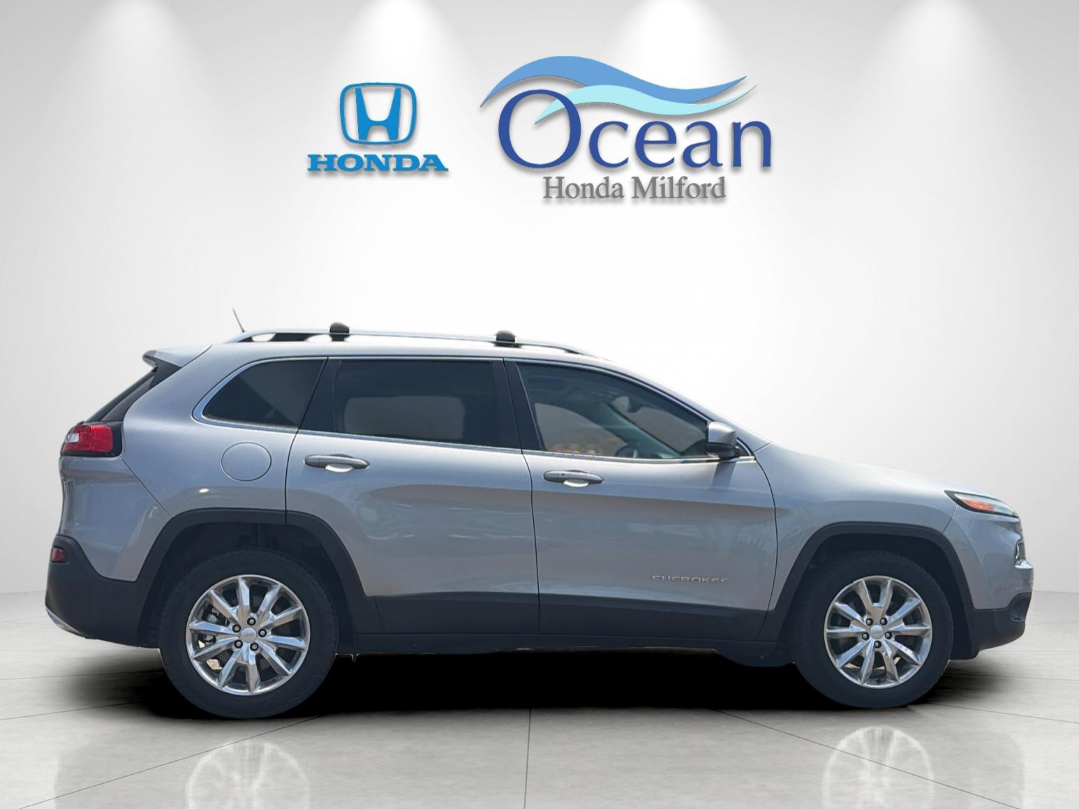 Used 2017 Jeep Cherokee Limited with VIN 1C4PJMDS8HW631845 for sale in Milford, CT