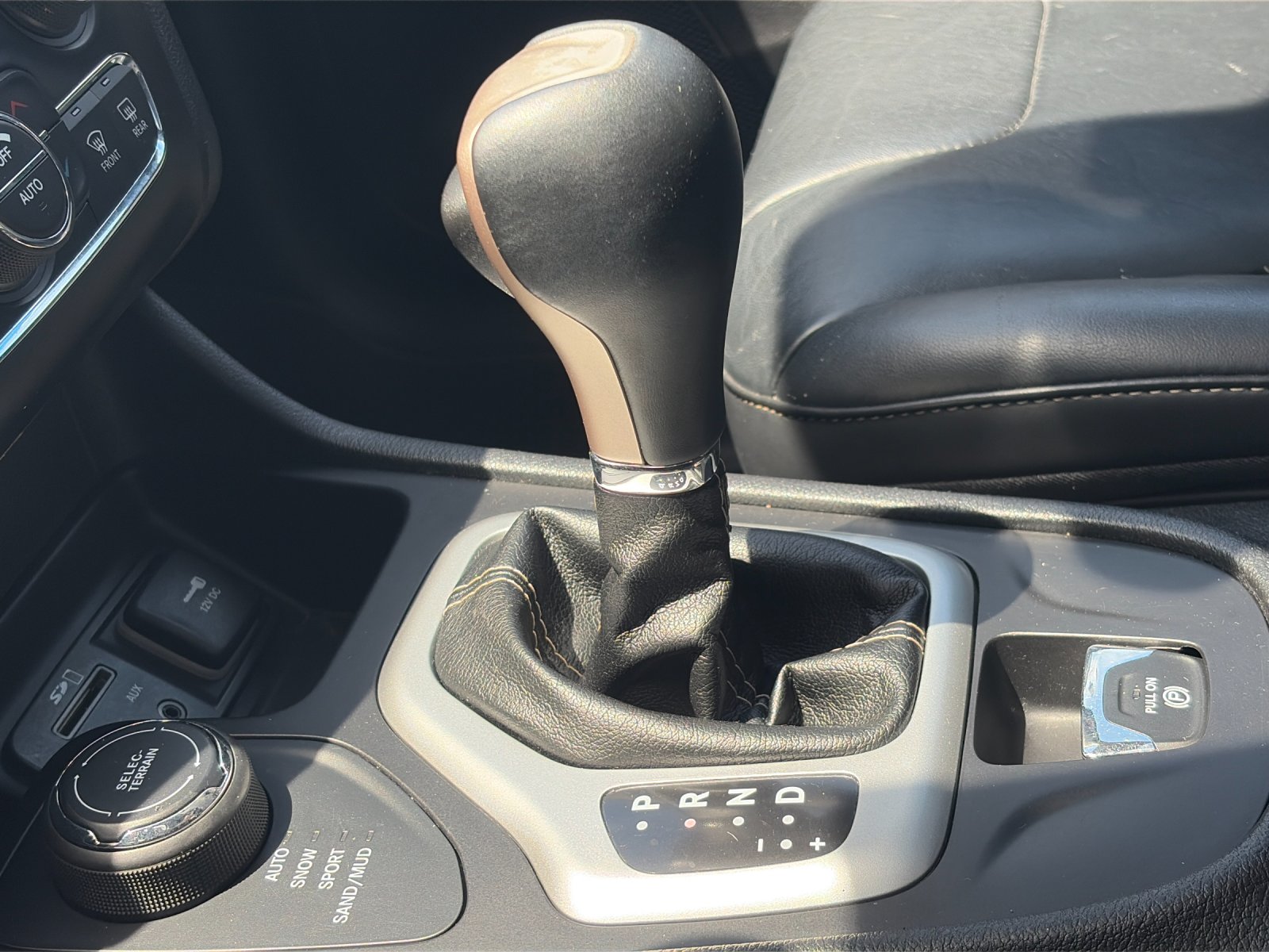 Used 2017 Billet Silver Metallic Jeep Limited image 23