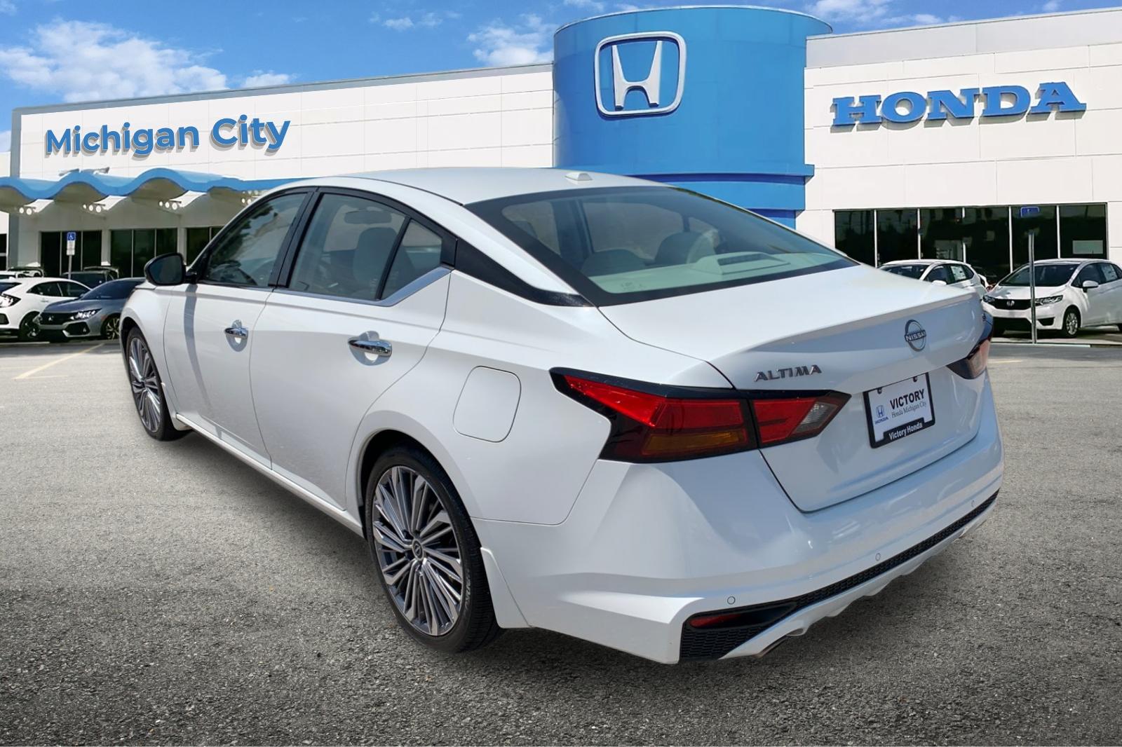 Used 2024 Pearl White Nissan 2.5 SL image 3