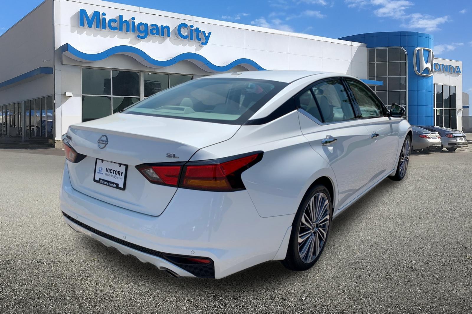 Used 2024 Pearl White Nissan 2.5 SL image 5