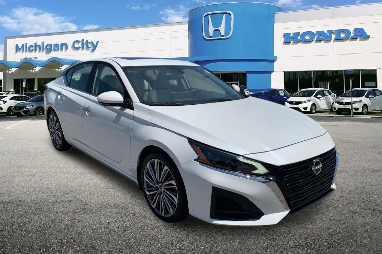 Used 2024 Pearl White Nissan 2.5 SL image 7