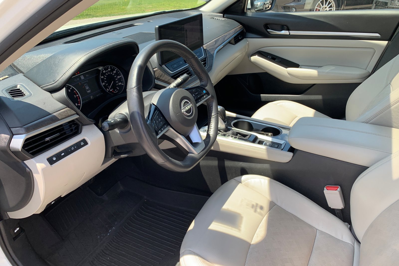 Used 2024 Pearl White Nissan 2.5 SL image 11
