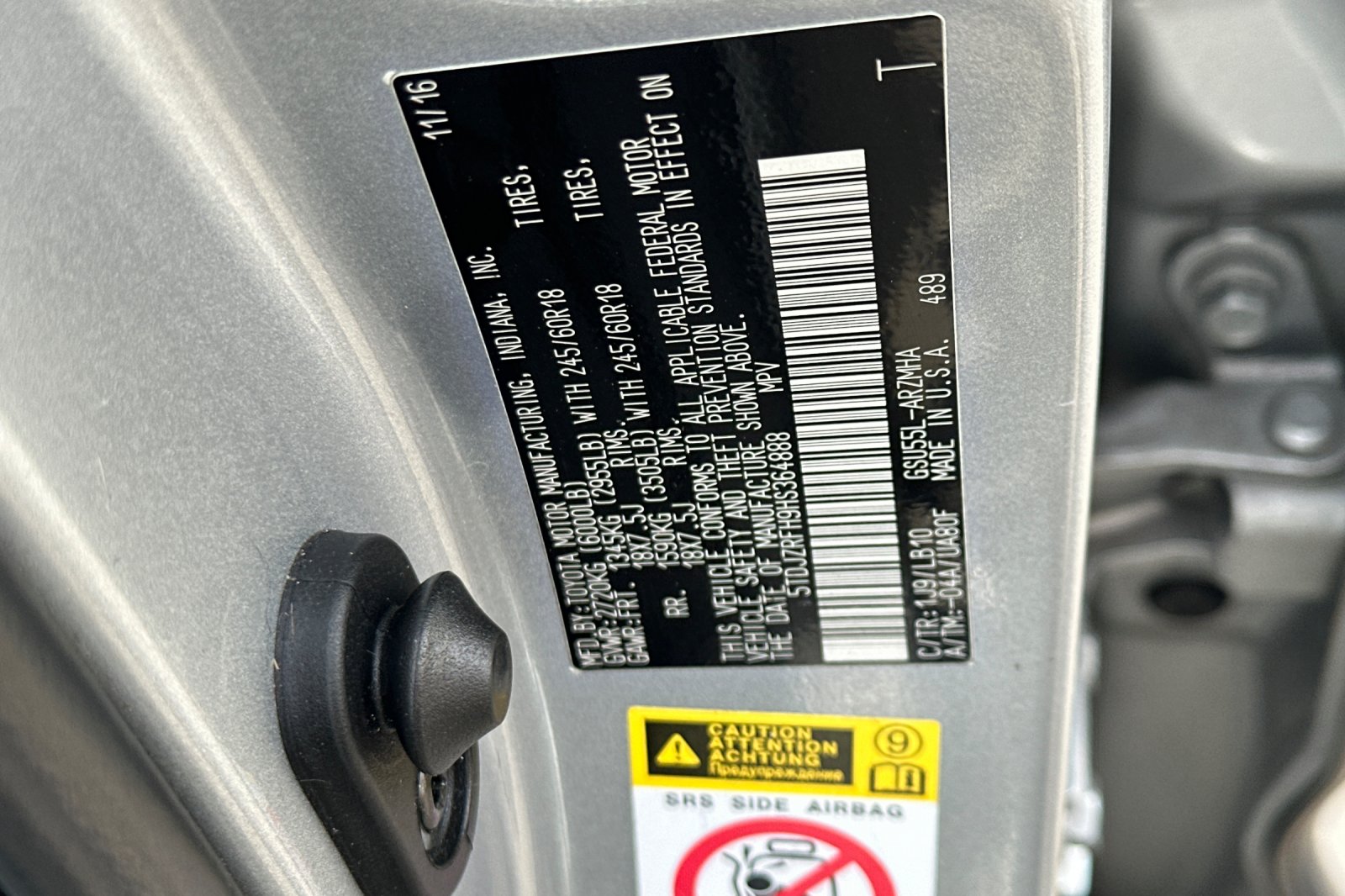 Used 2017 Silver Toyota XLE image 25