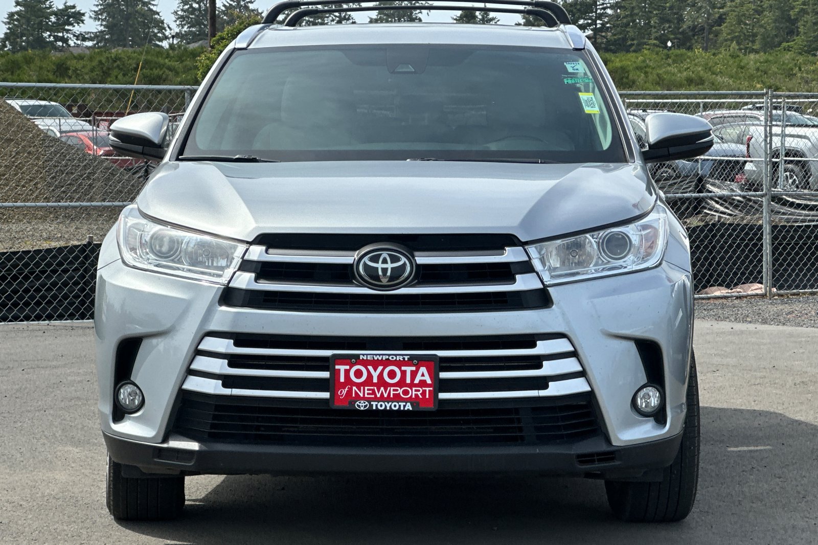 Used 2017 Silver Toyota XLE image 6