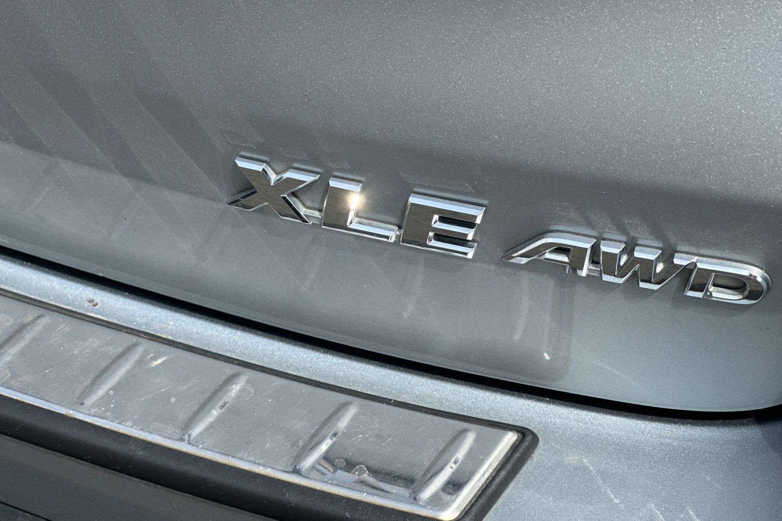 Used 2017 Silver Toyota XLE image 24