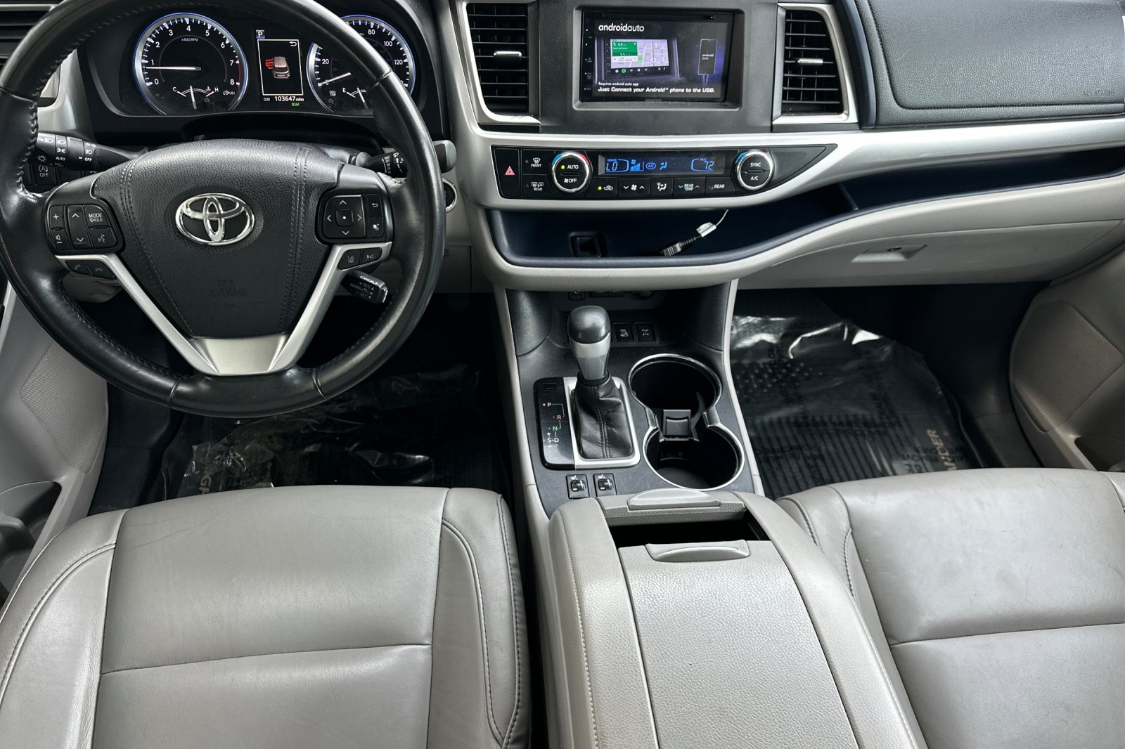 Used 2017 Silver Toyota XLE image 10