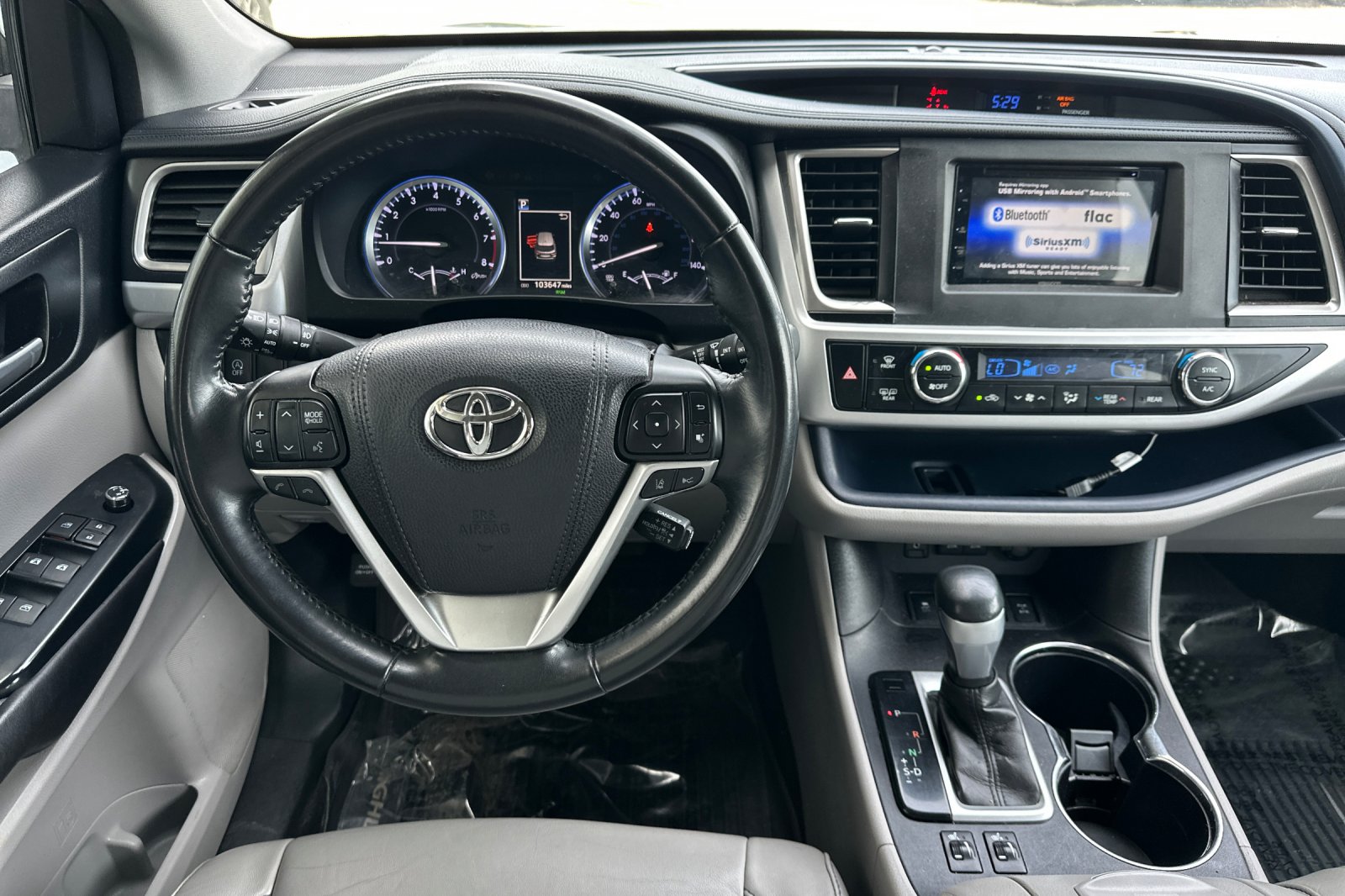 Used 2017 Silver Toyota XLE image 11