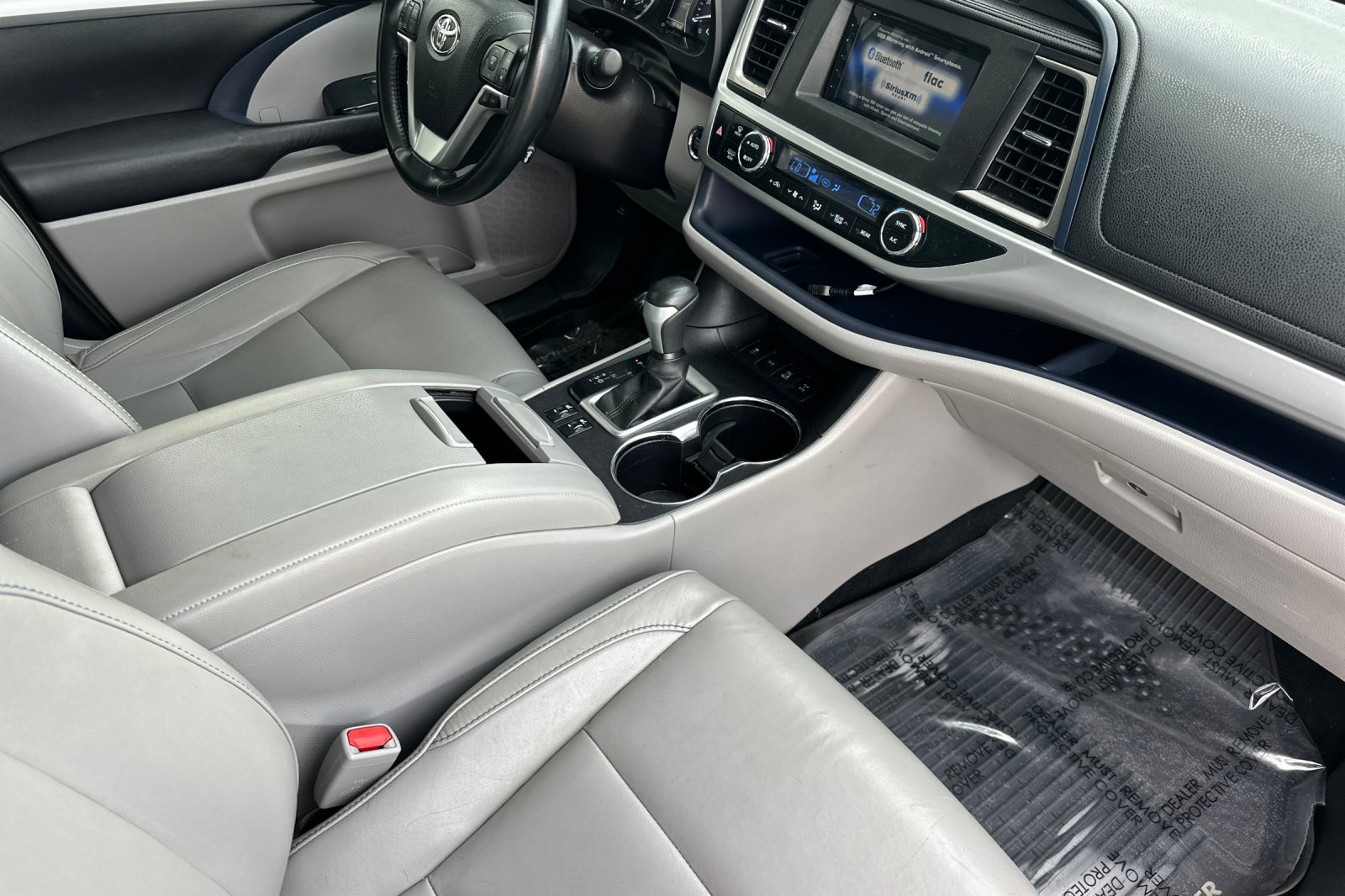 Used 2017 Silver Toyota XLE image 14