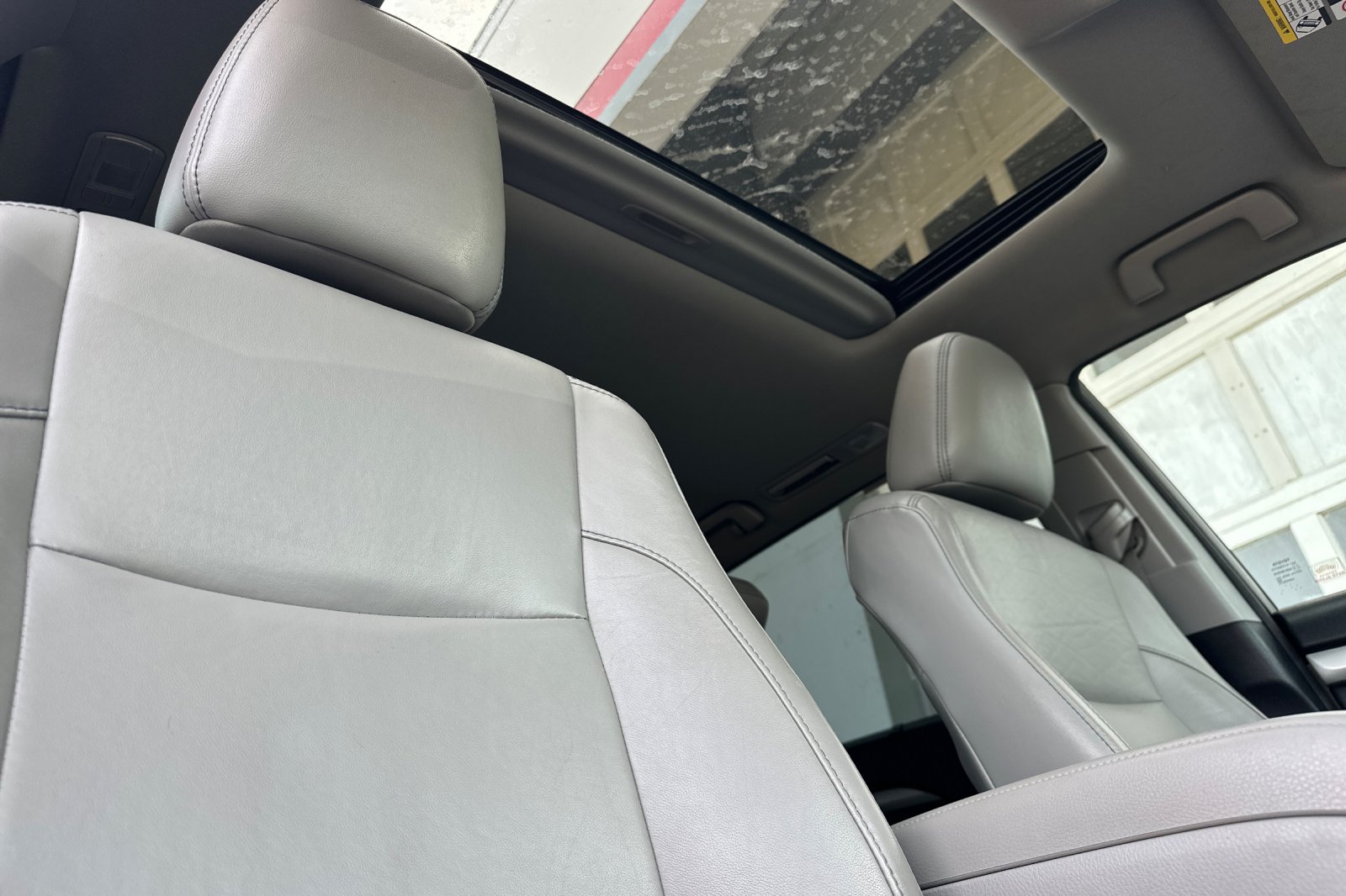 Used 2017 Silver Toyota XLE image 15
