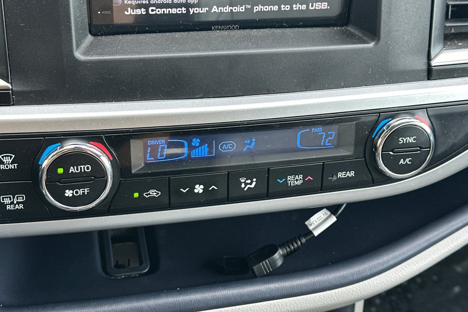 Used 2017 Silver Toyota XLE image 18