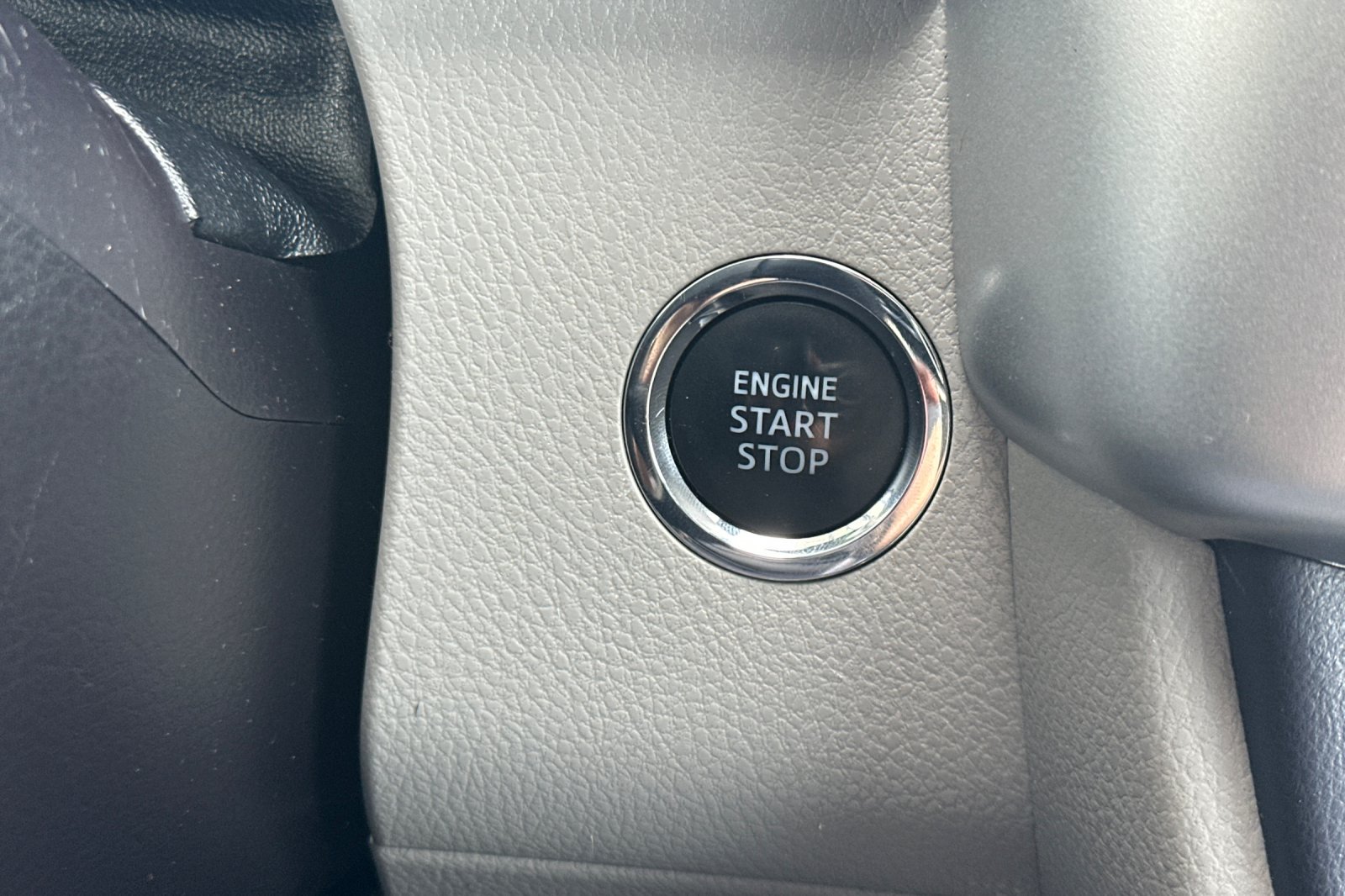 Used 2017 Silver Toyota XLE image 20