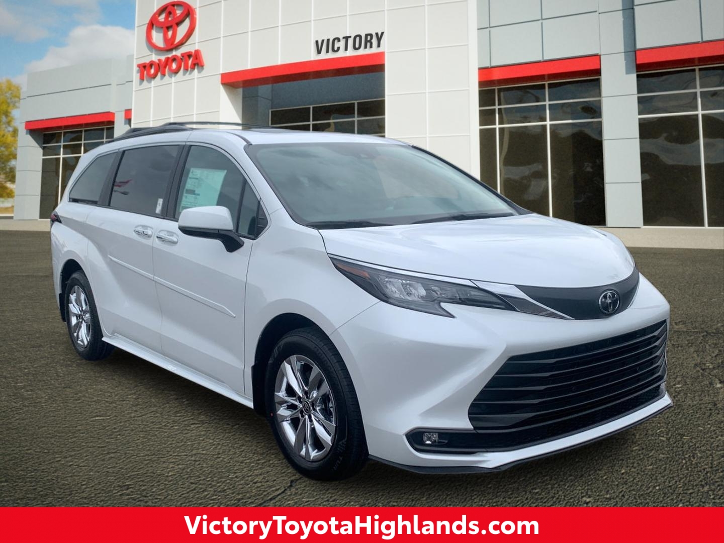 2026 Toyota Sienna XLE 7-Passenger Hybrid FWD's photo