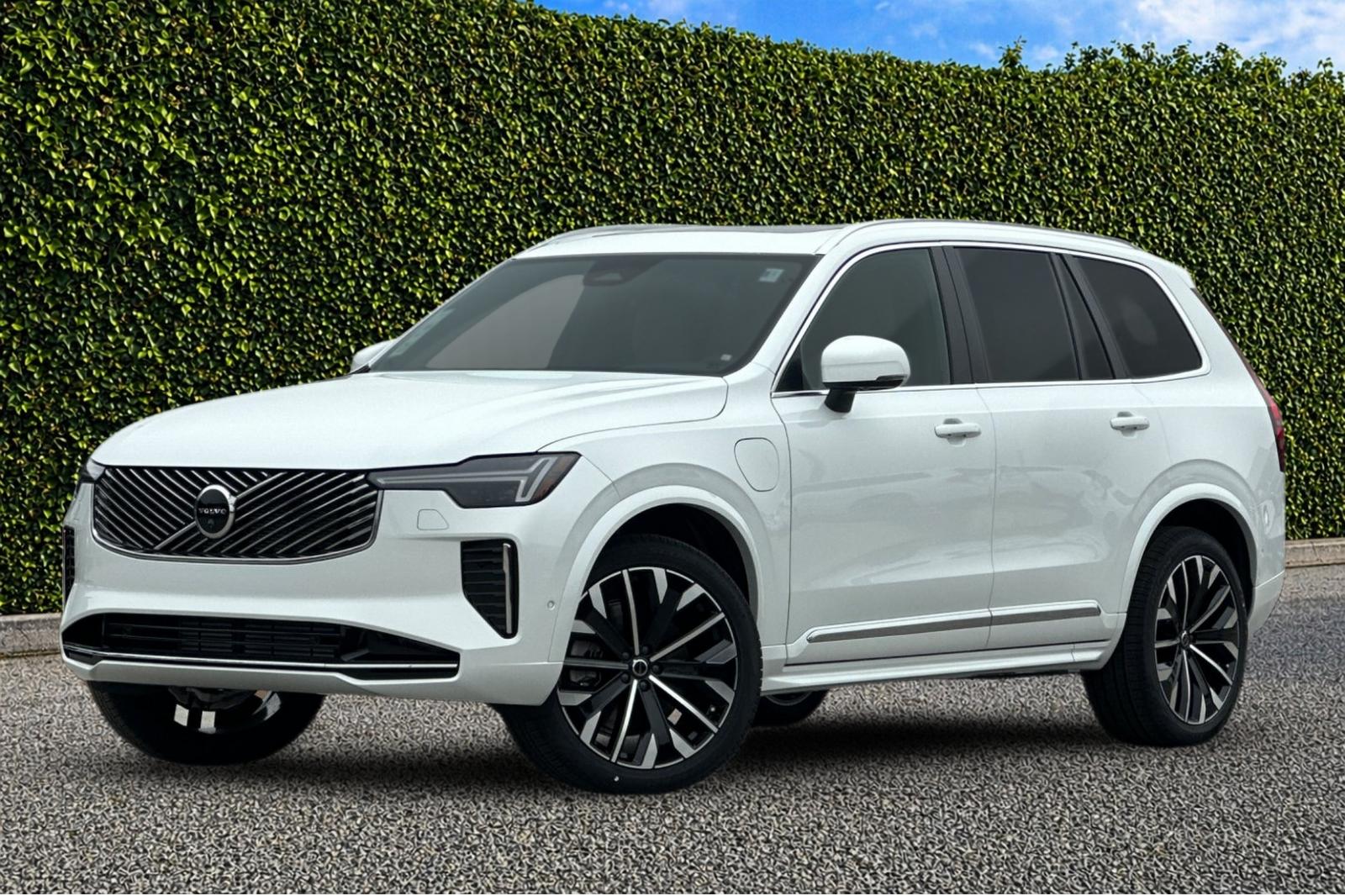2026 Volvo XC90 Plug-In Hybrid Plus