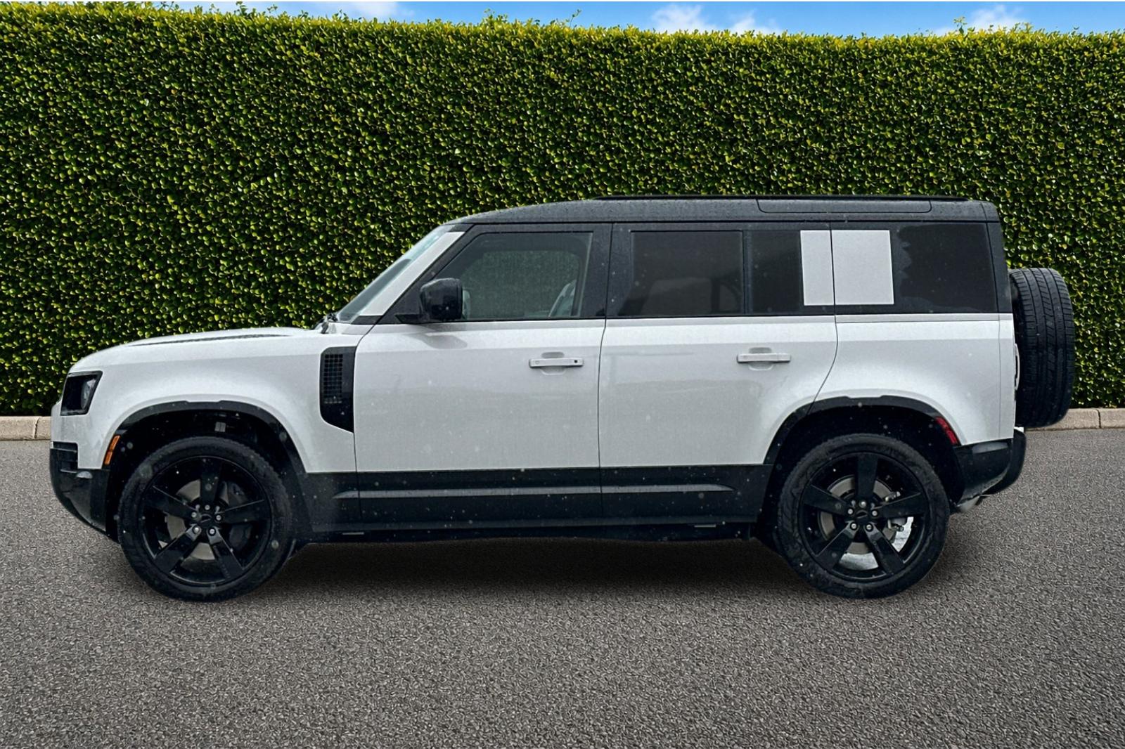 New 2026 Borasco Grey Land Rover X-Dynamic SE image 3