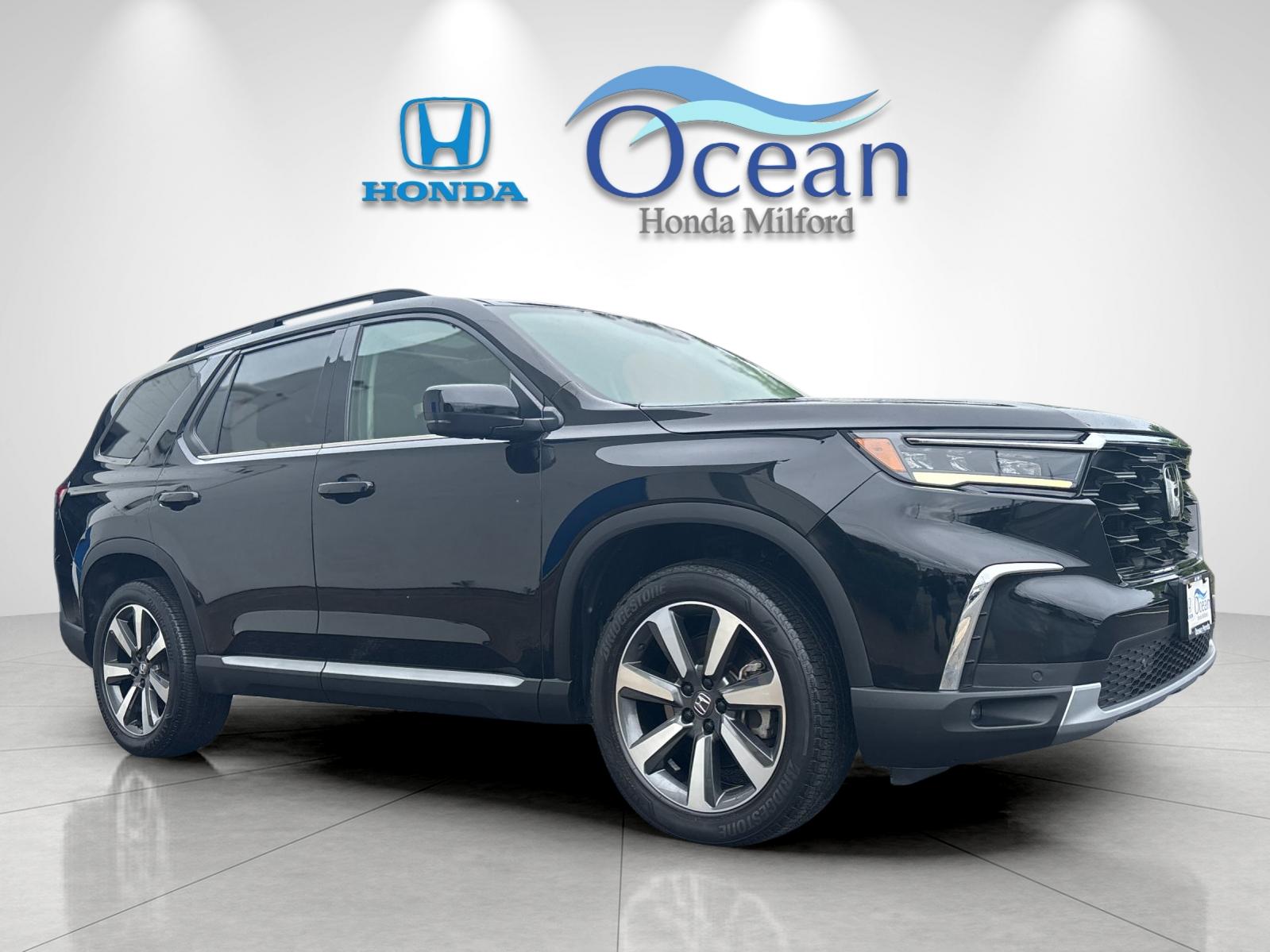 2023 Honda Pilot Touring AWD's photo