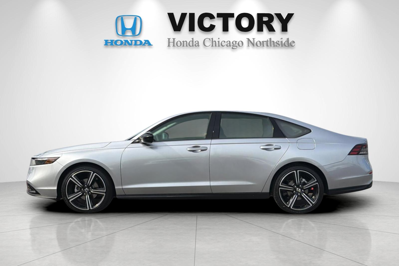 New 2026 Silver Honda SE image 2