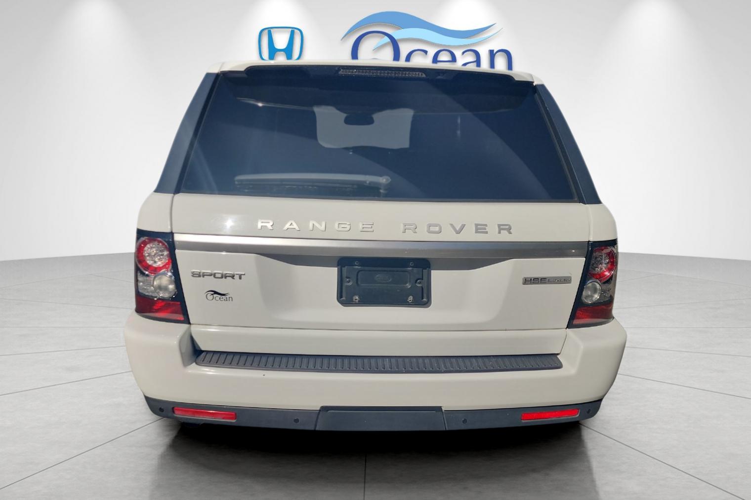 Used 2013 Fuji White Land Rover HSE image 4