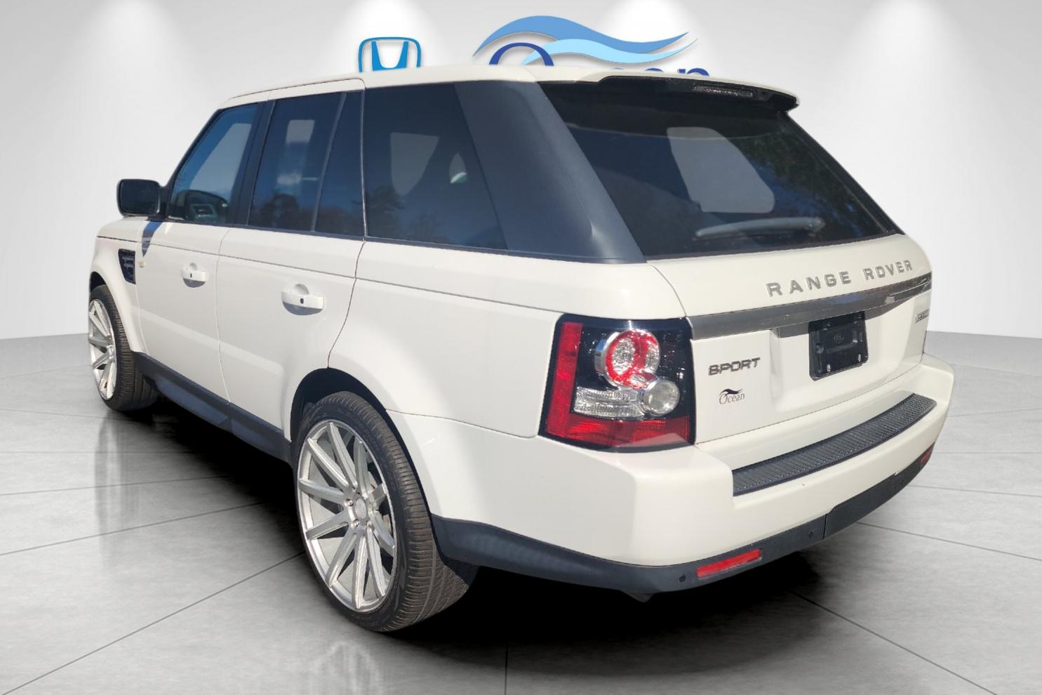 Used 2013 Fuji White Land Rover HSE image 5
